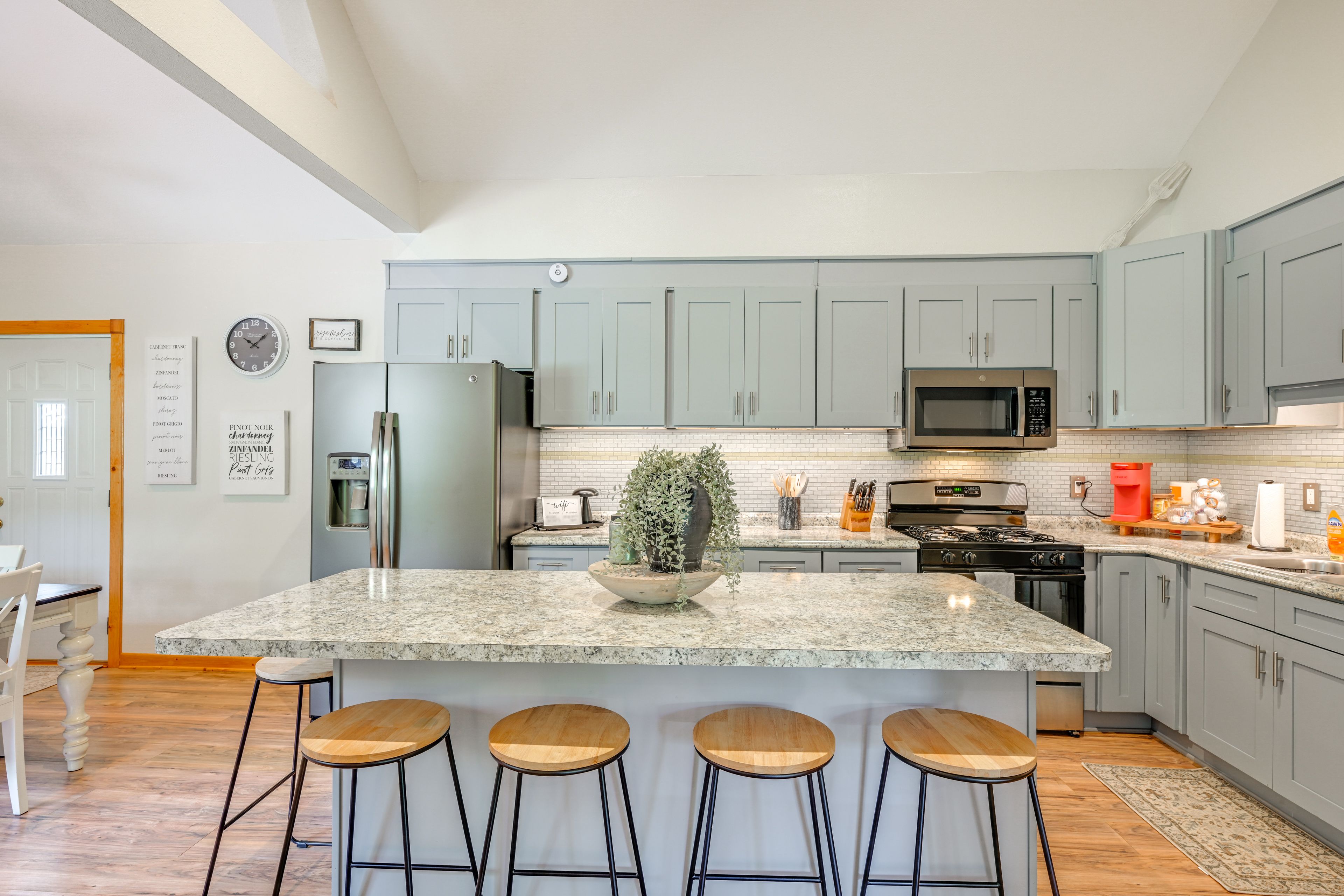 Kitchen | Cooking Basics | Drip & Keurig Coffee Makers | Toaster | Blender