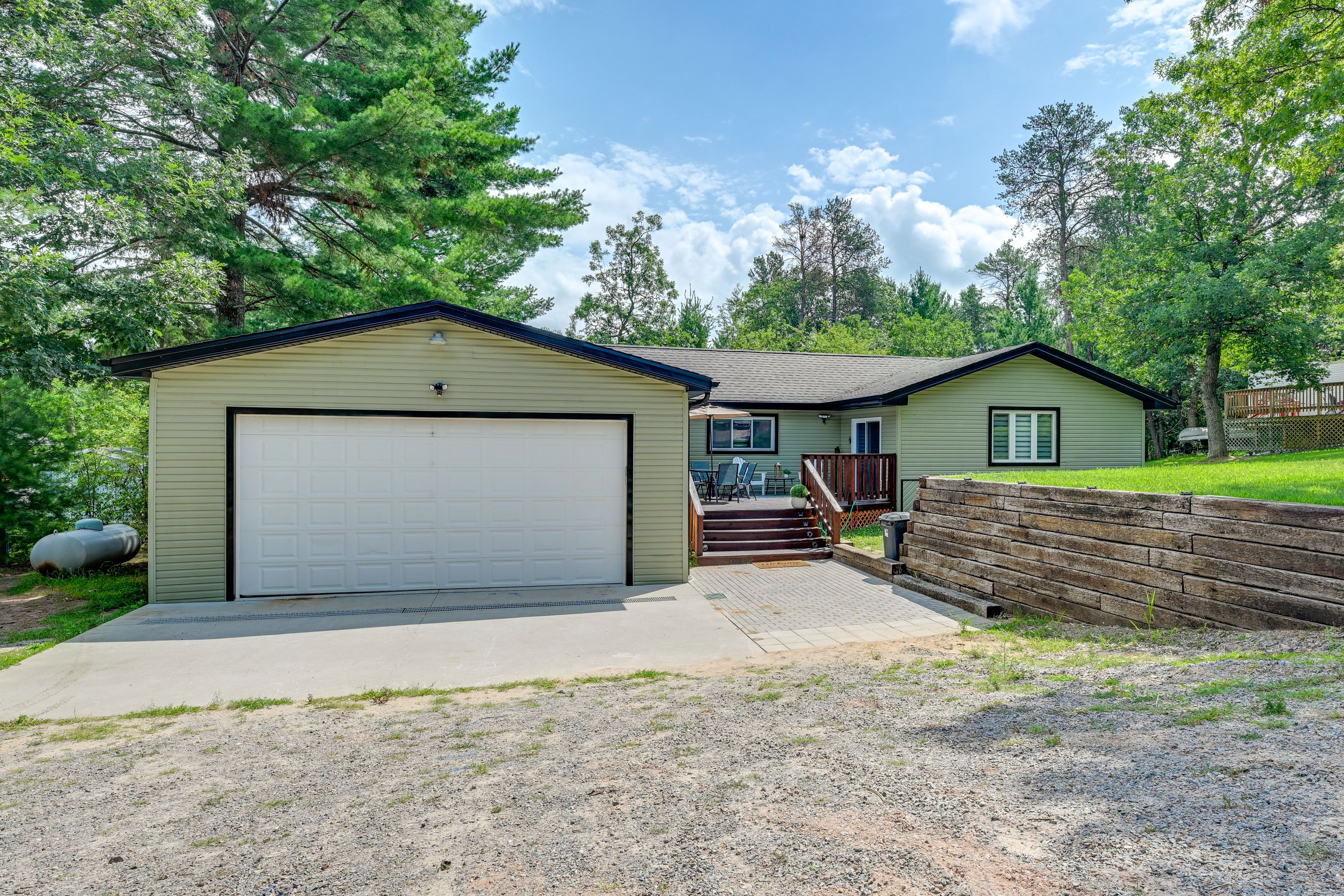 Exterior | Parking | Driveway (4 Vehicles)