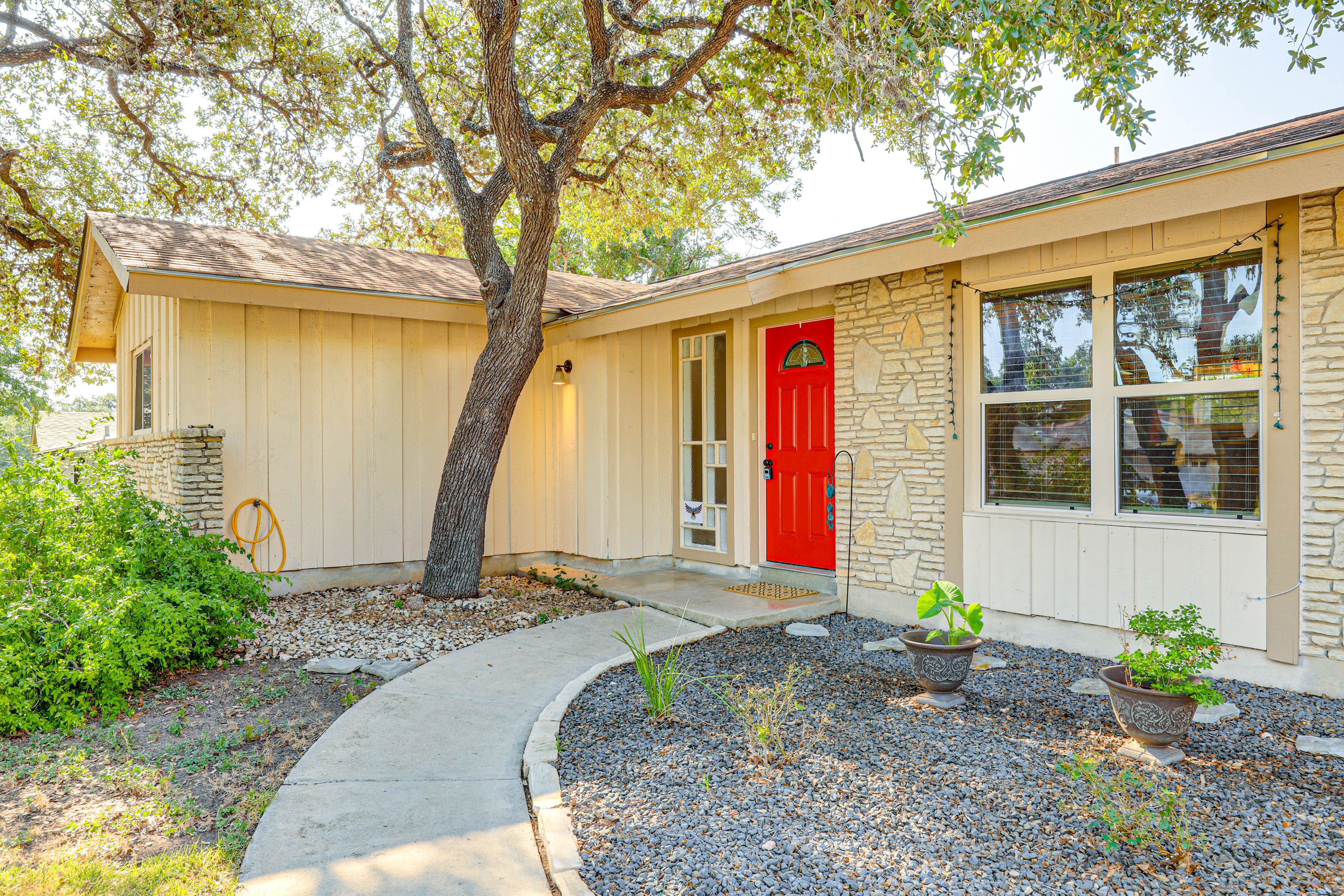 San Antonio Vacation Rental | 3BR | 2BA | 1,500 Sq Ft | 2 Steps to Enter