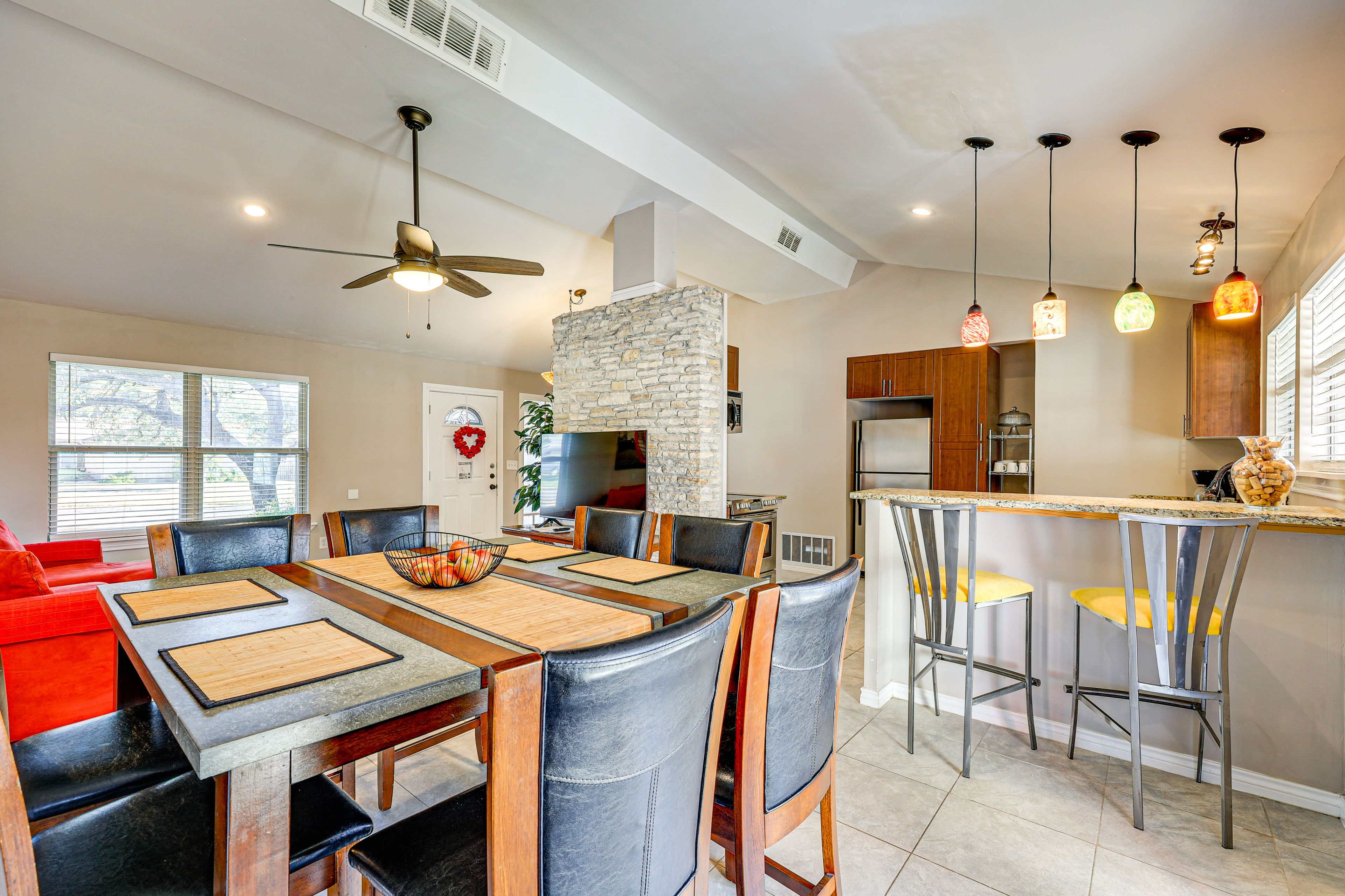 Dining Area | Kitchen