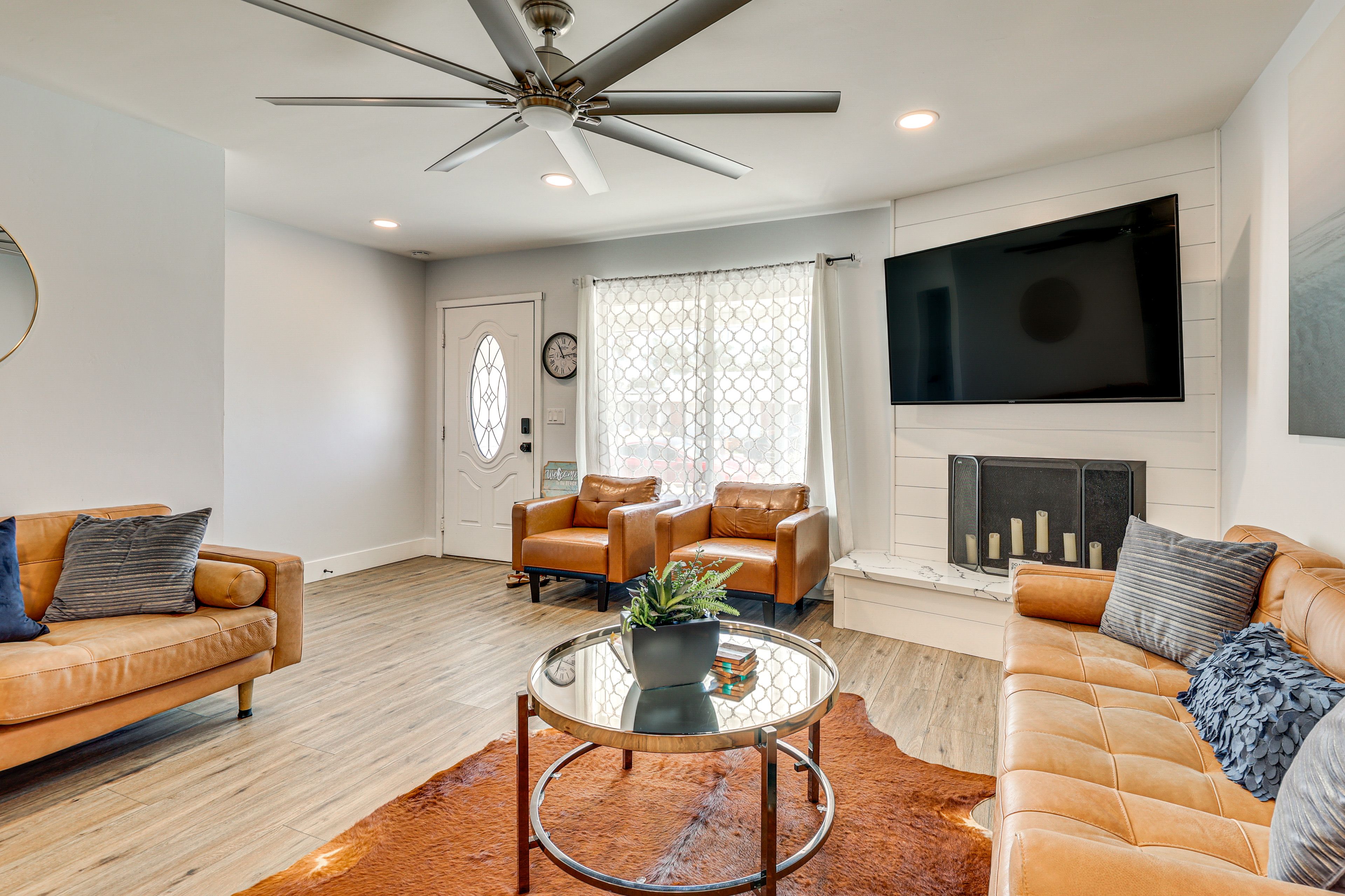 Living Room | Smart TV | Central A/C | Single-Story Home