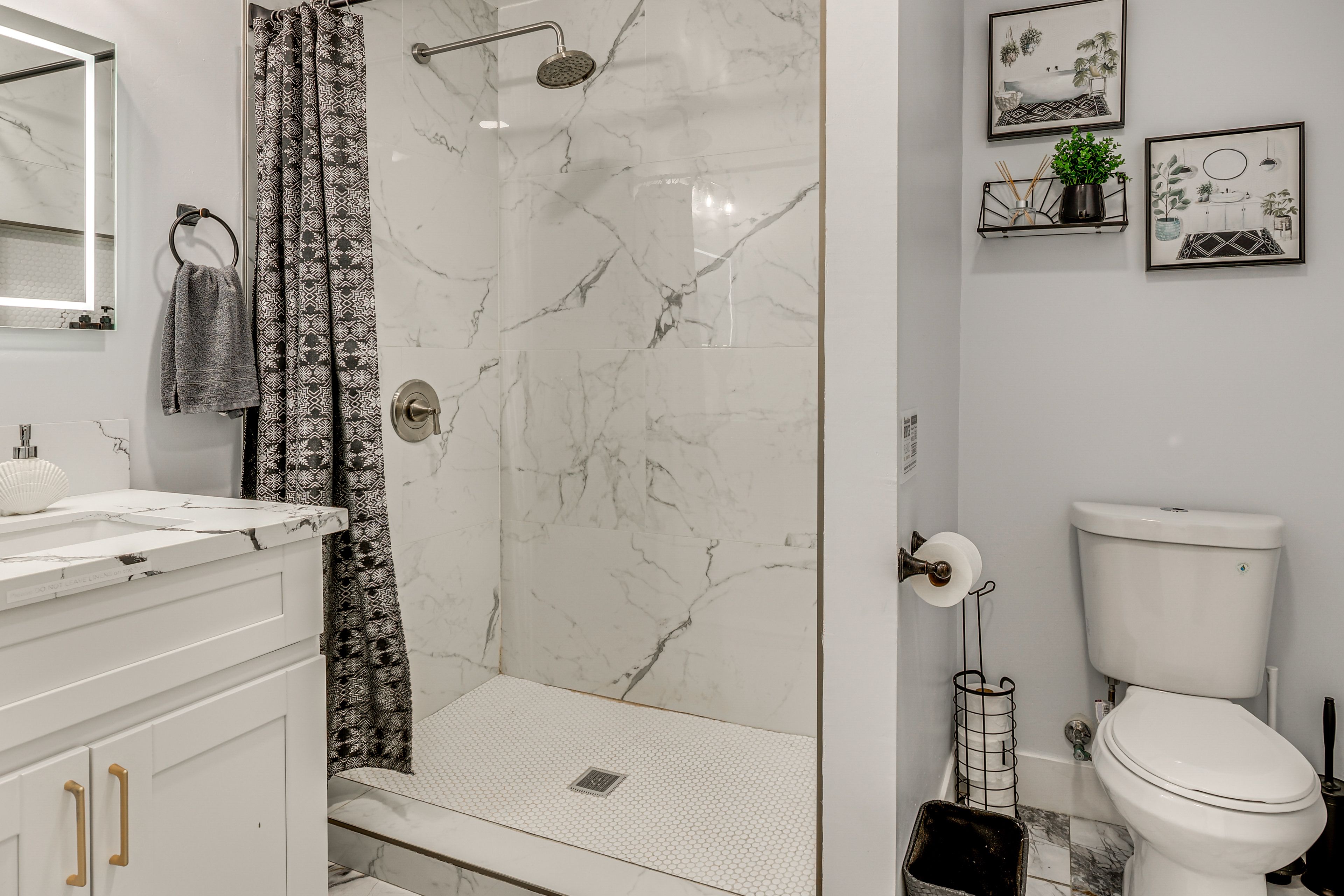 En-Suite Bathroom | Towels Provided