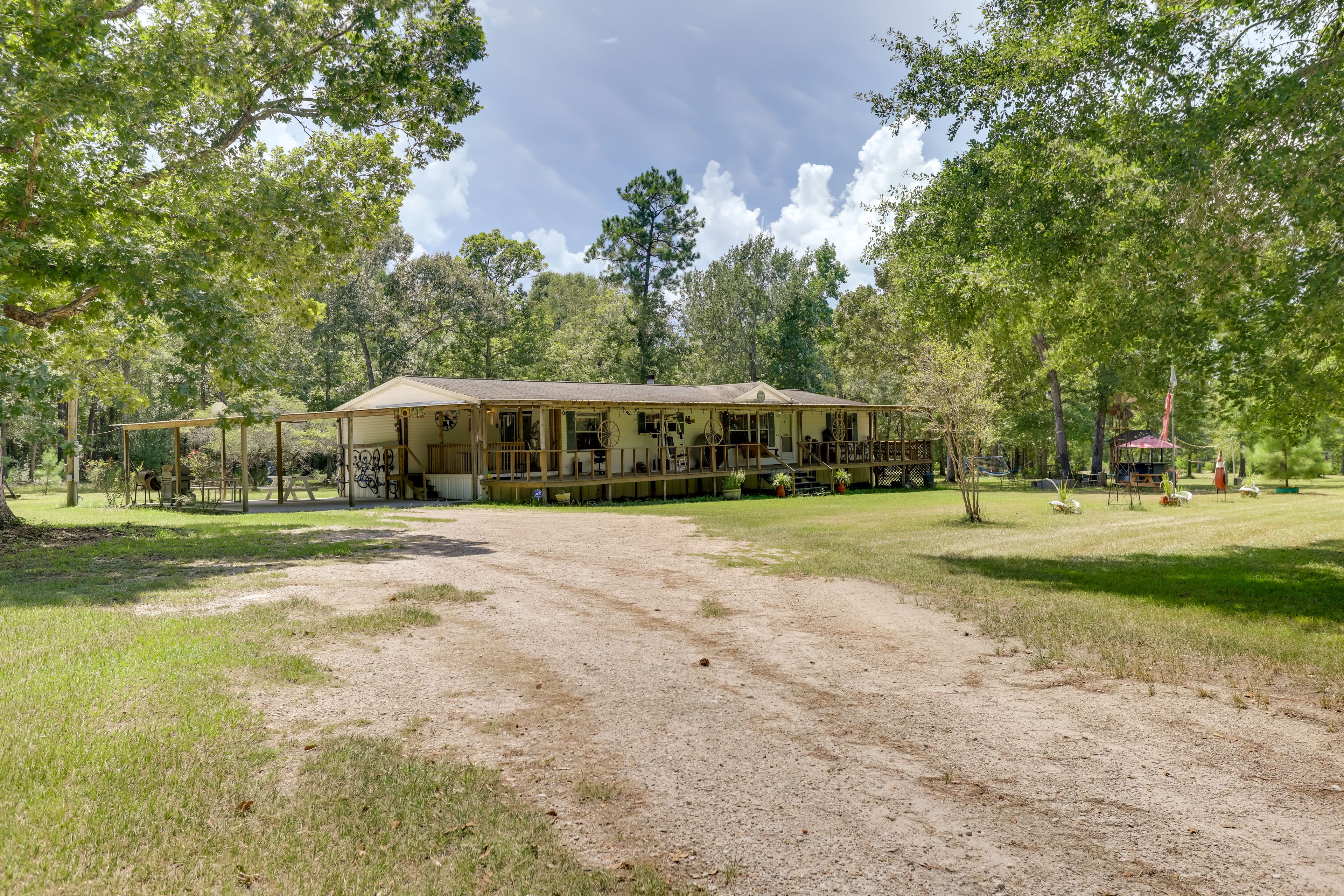 House Exterior | Driveway Parking