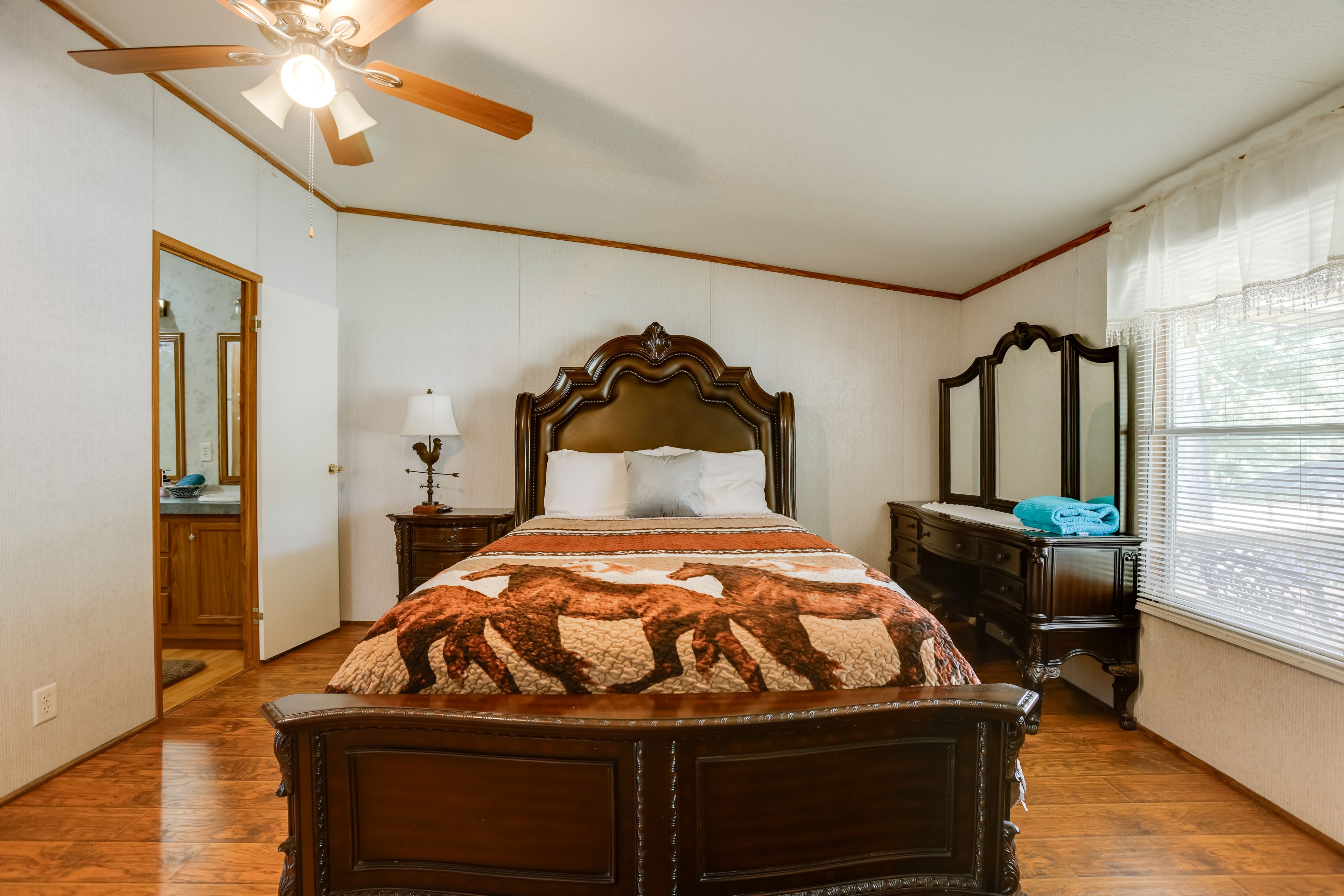 Bedroom Suite 1 | Queen Bed | Private Office | Smart TV