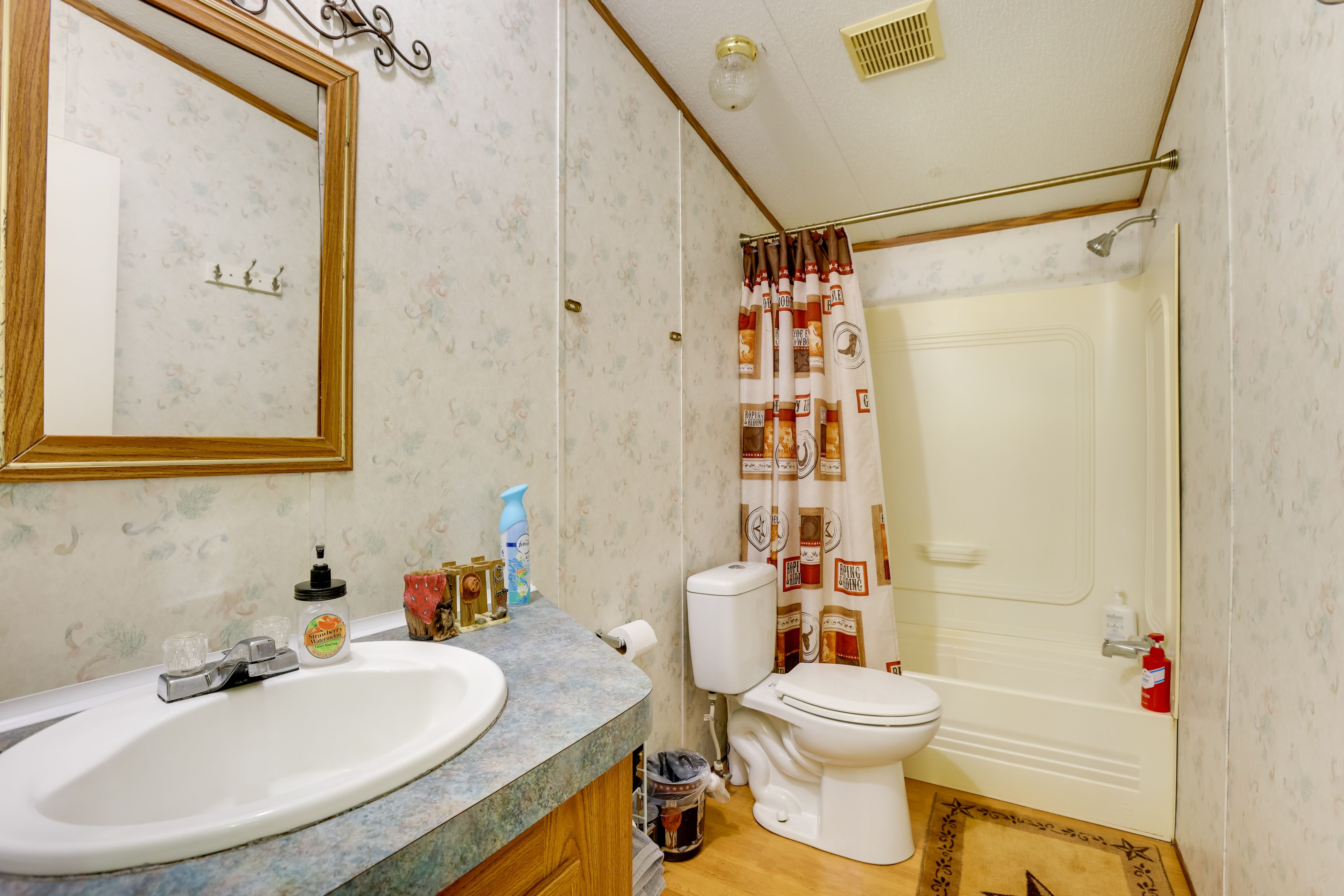 Bathroom | Towels Provided