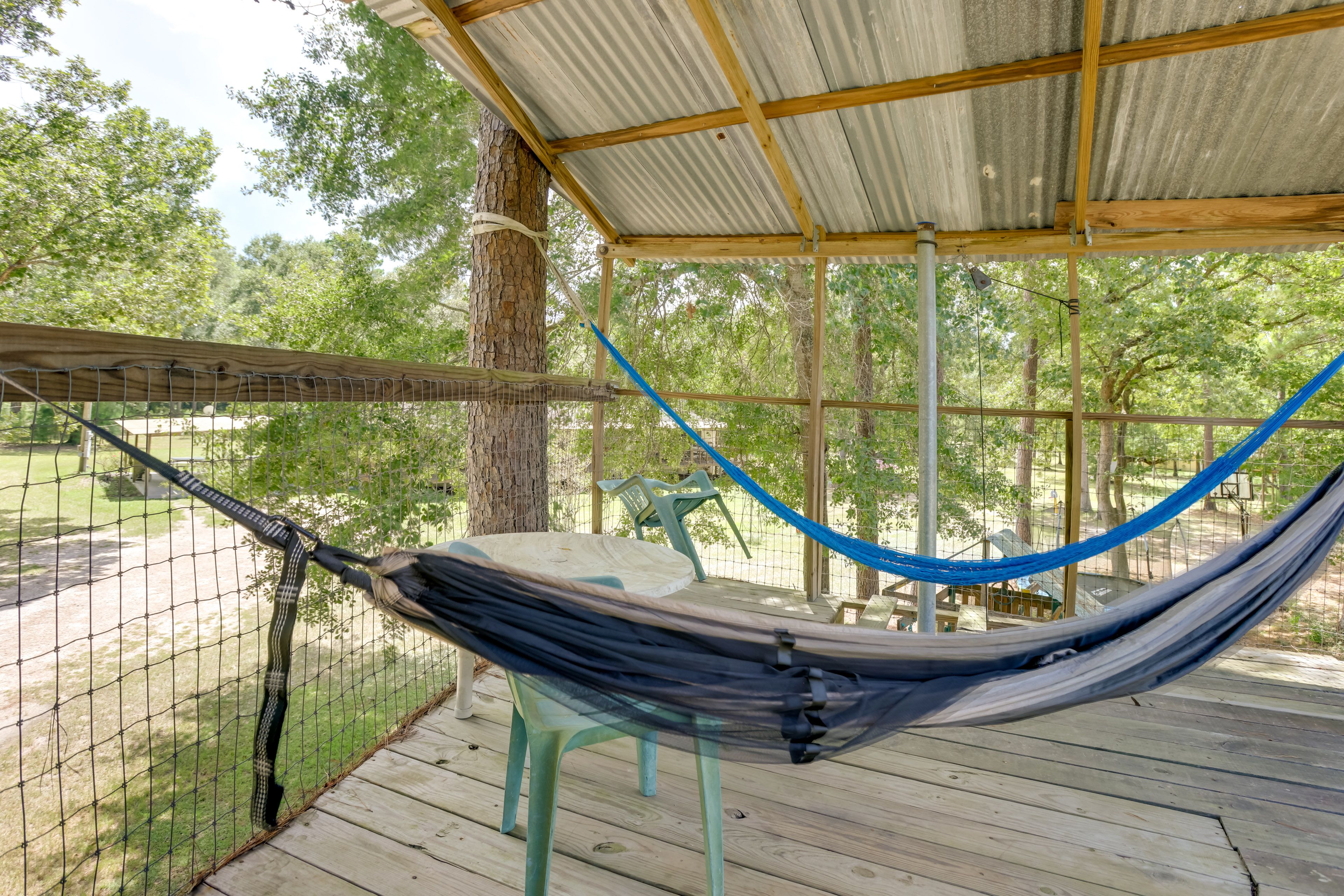Treehouse w/ Hammocks