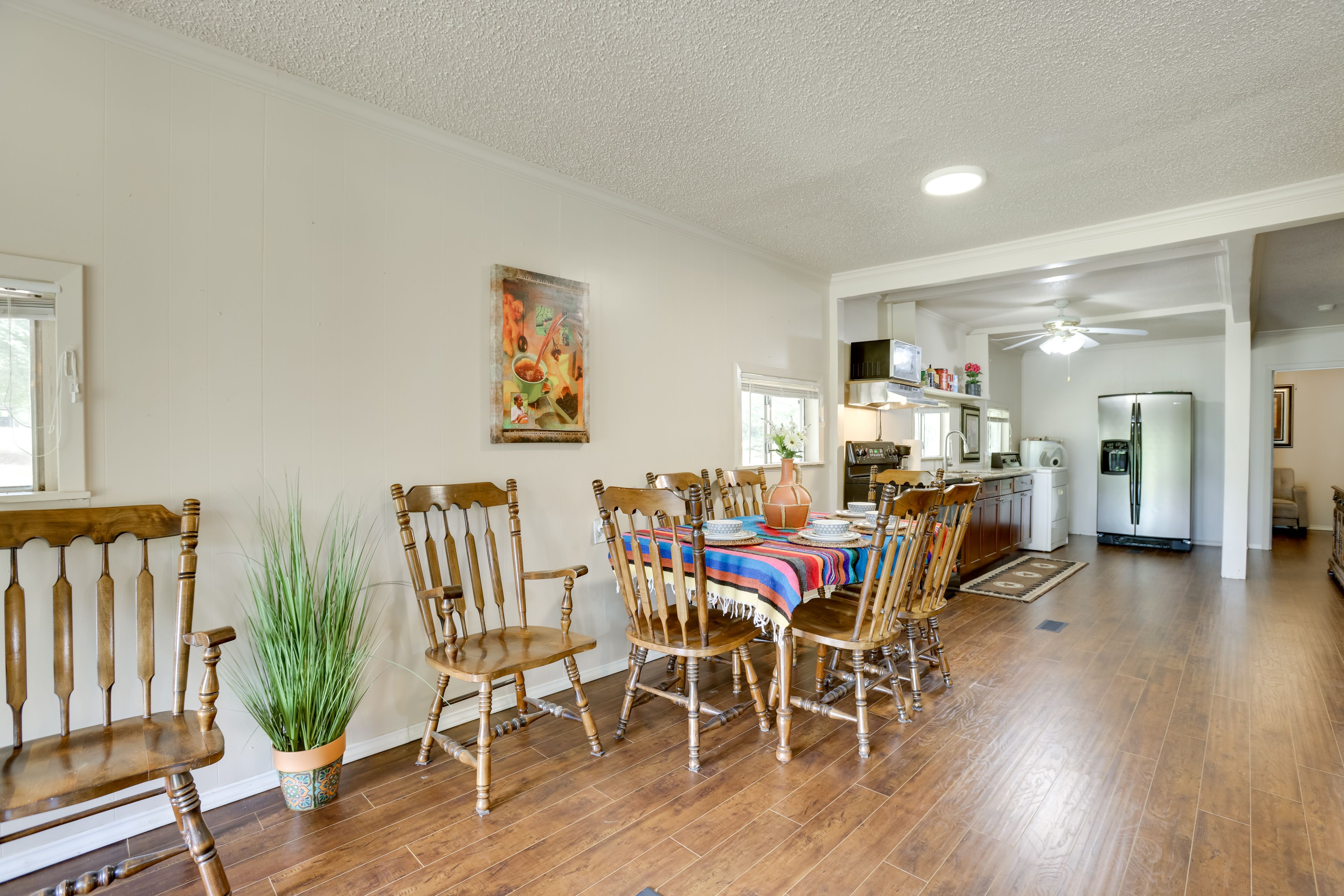 Dining Area | Dishware/Flatware Provided