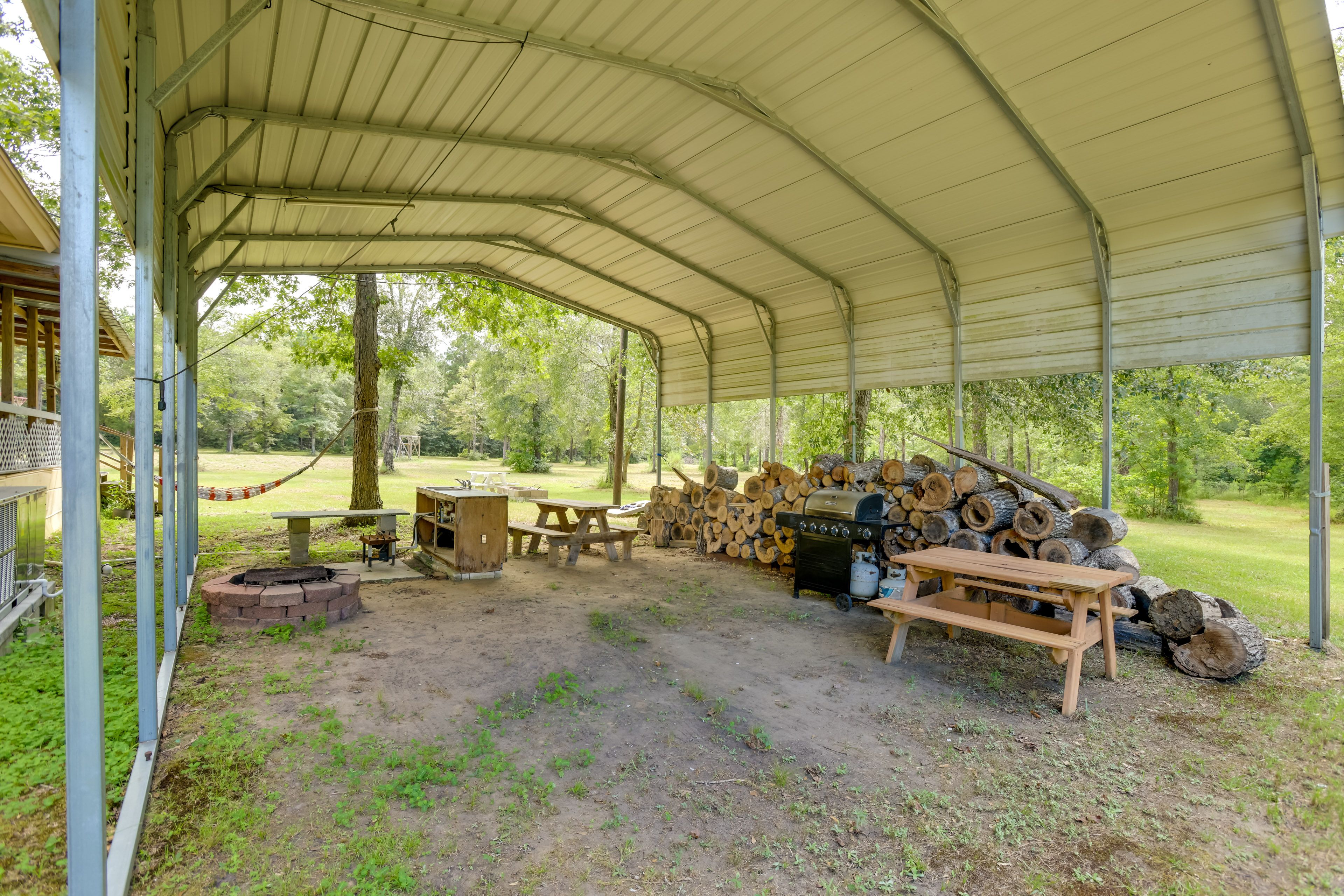 Backyard | Gas Grill | Picnic Tables | Fire Pit | Basketball Hoop