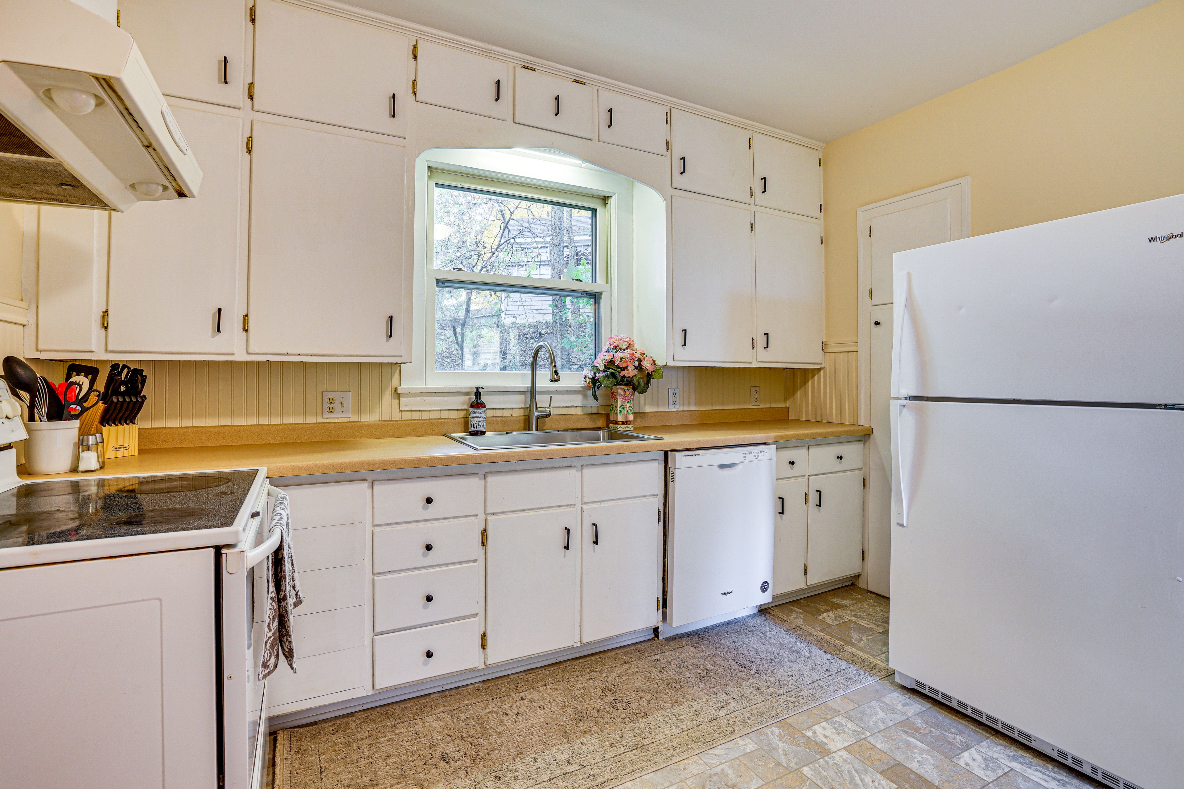 Kitchen | Addt'l Dining Table | Main Floor