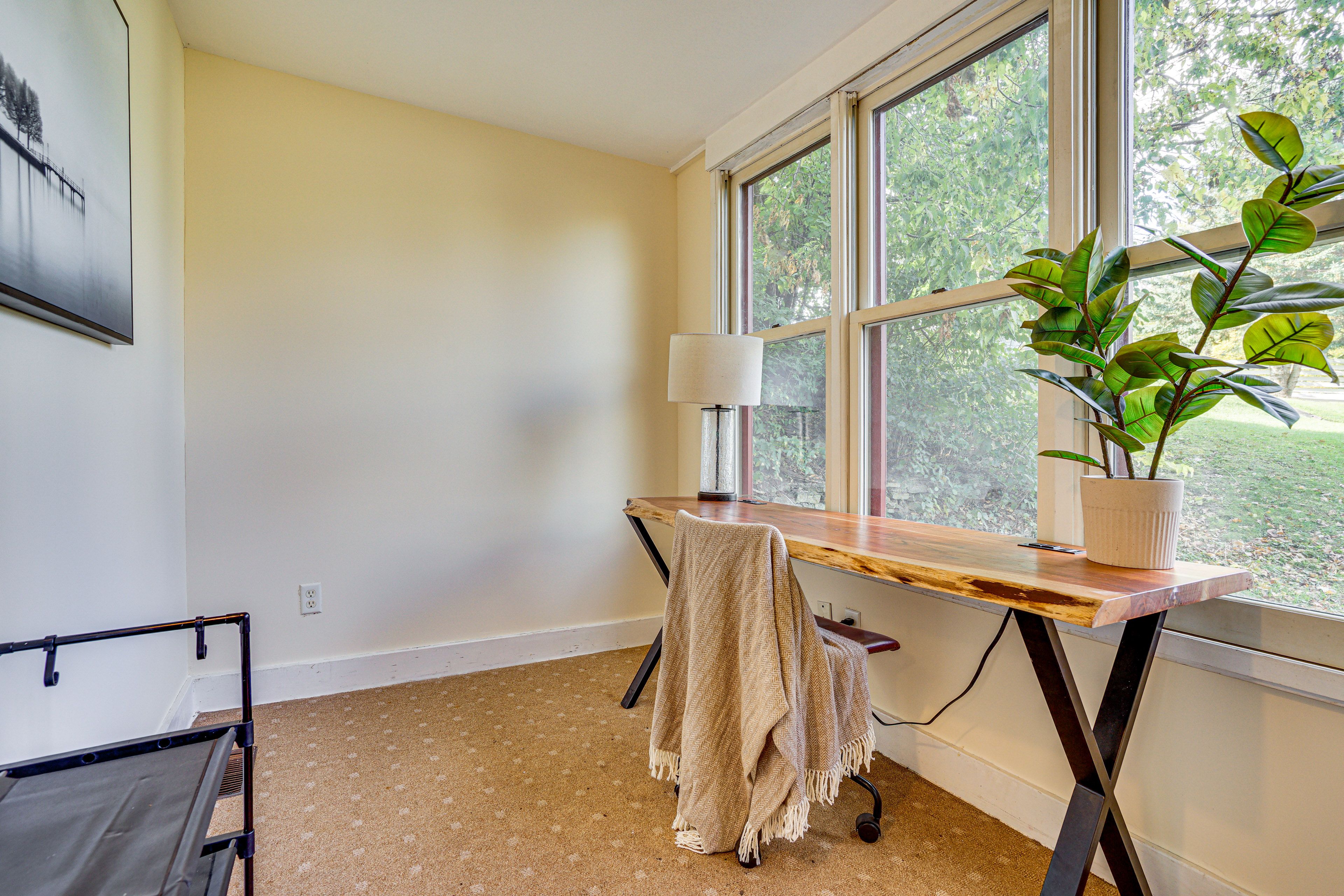 Office | Laptop Workspace | Free WiFi