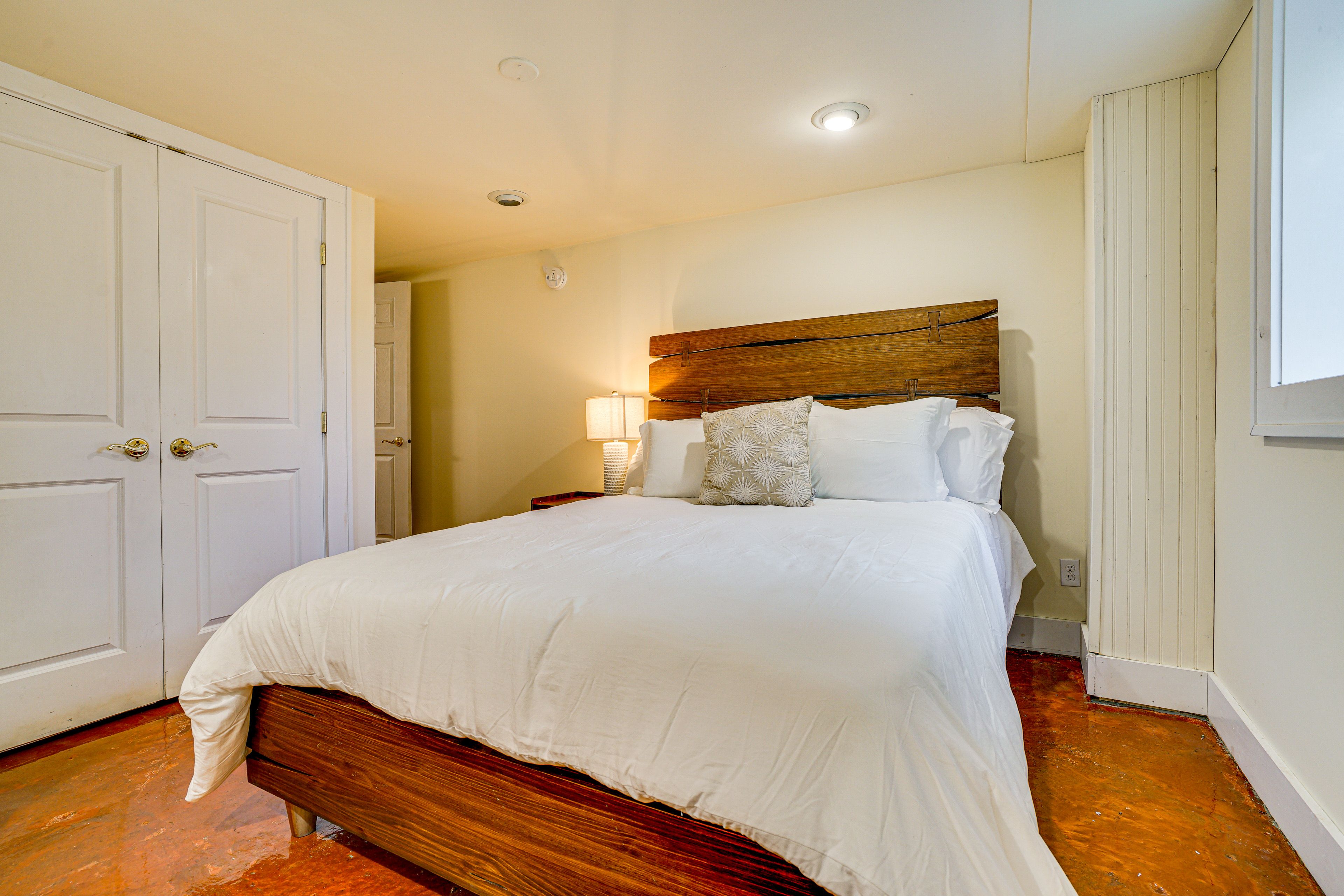 Bedroom 4 | Queen Bed | Smart TV | Basement