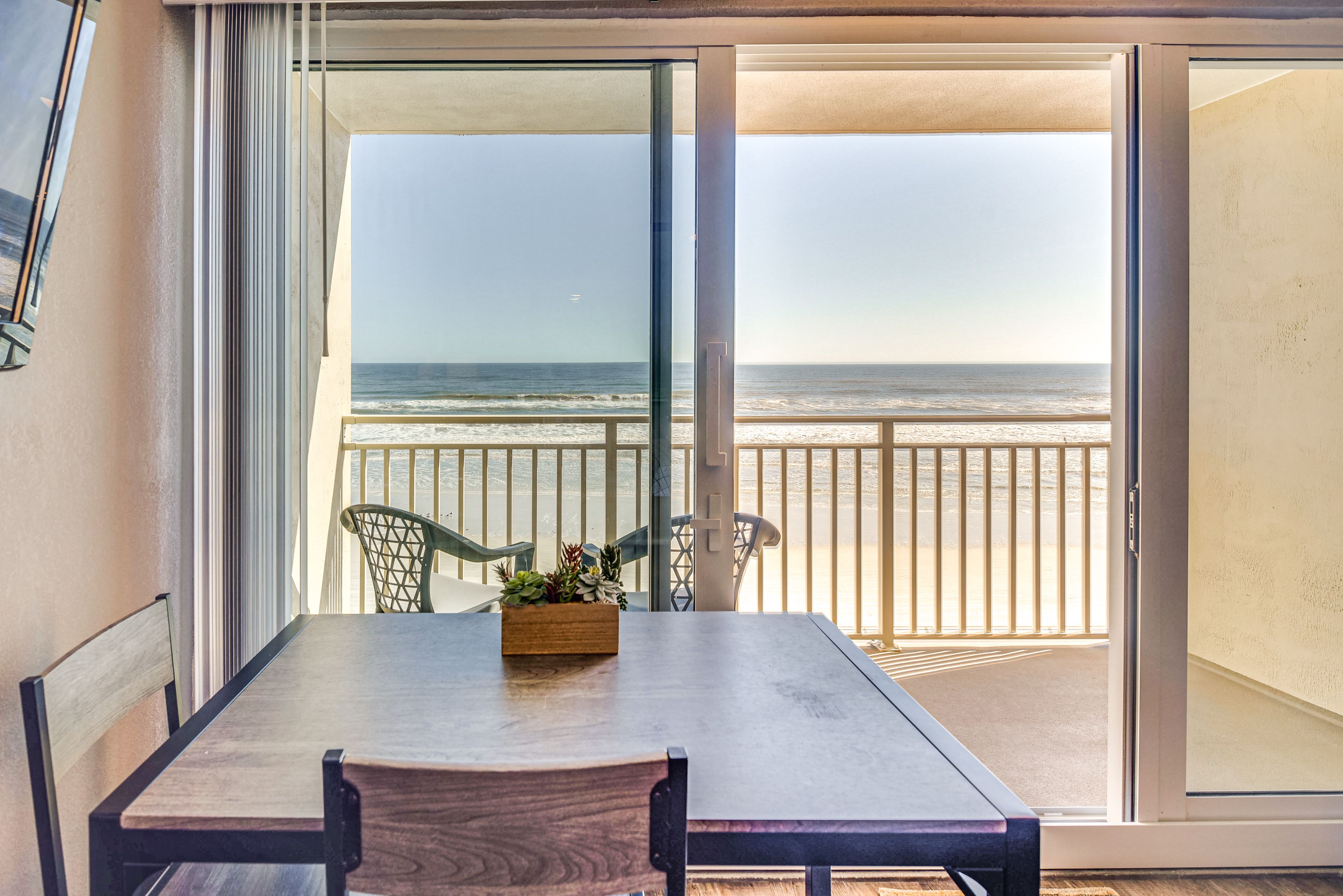 Dining Area | Dishware/Flatware Provided | Single Story