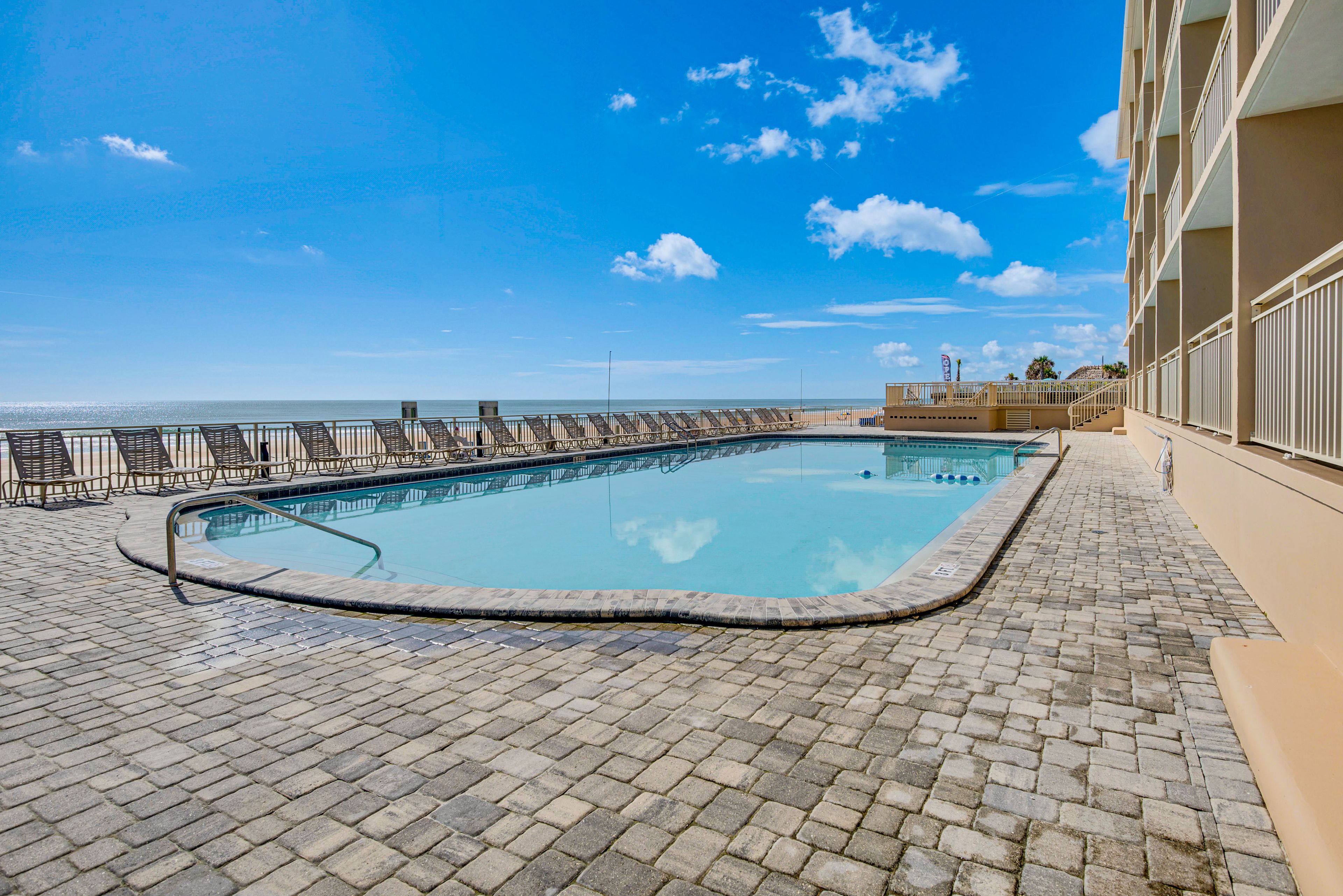 Daytona Inn Beach Resort | Community Amenities | Outdoor Pool | Kiddie Pool