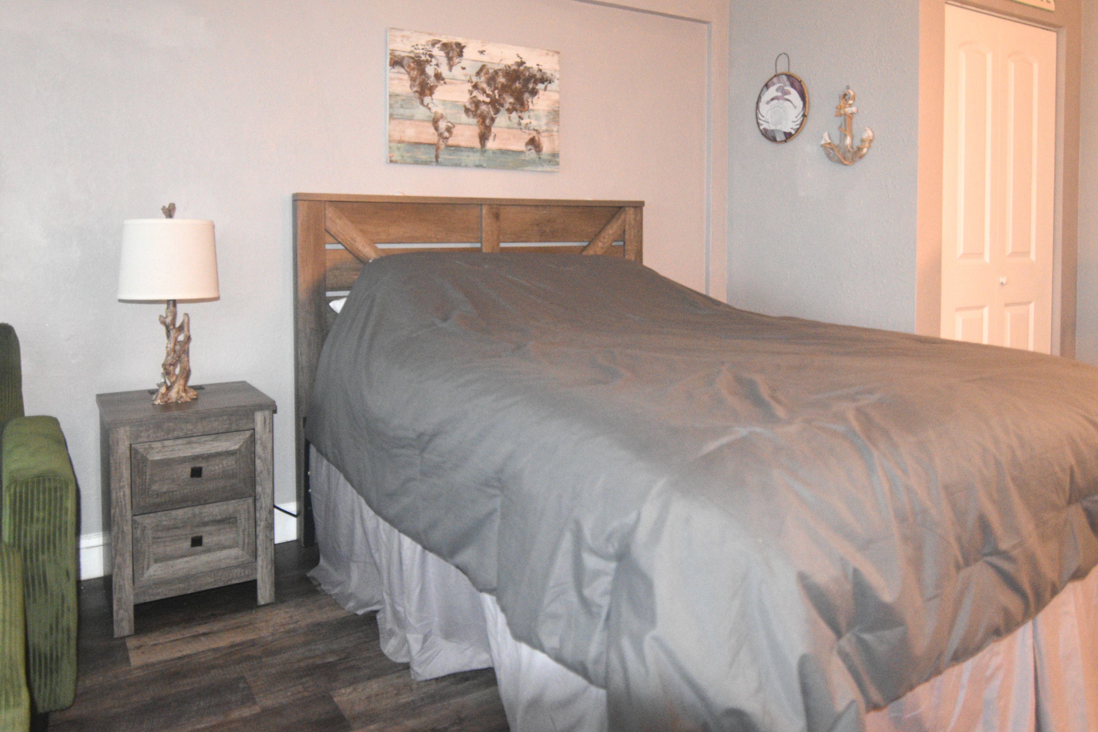 Sleeping Area | Queen Bed