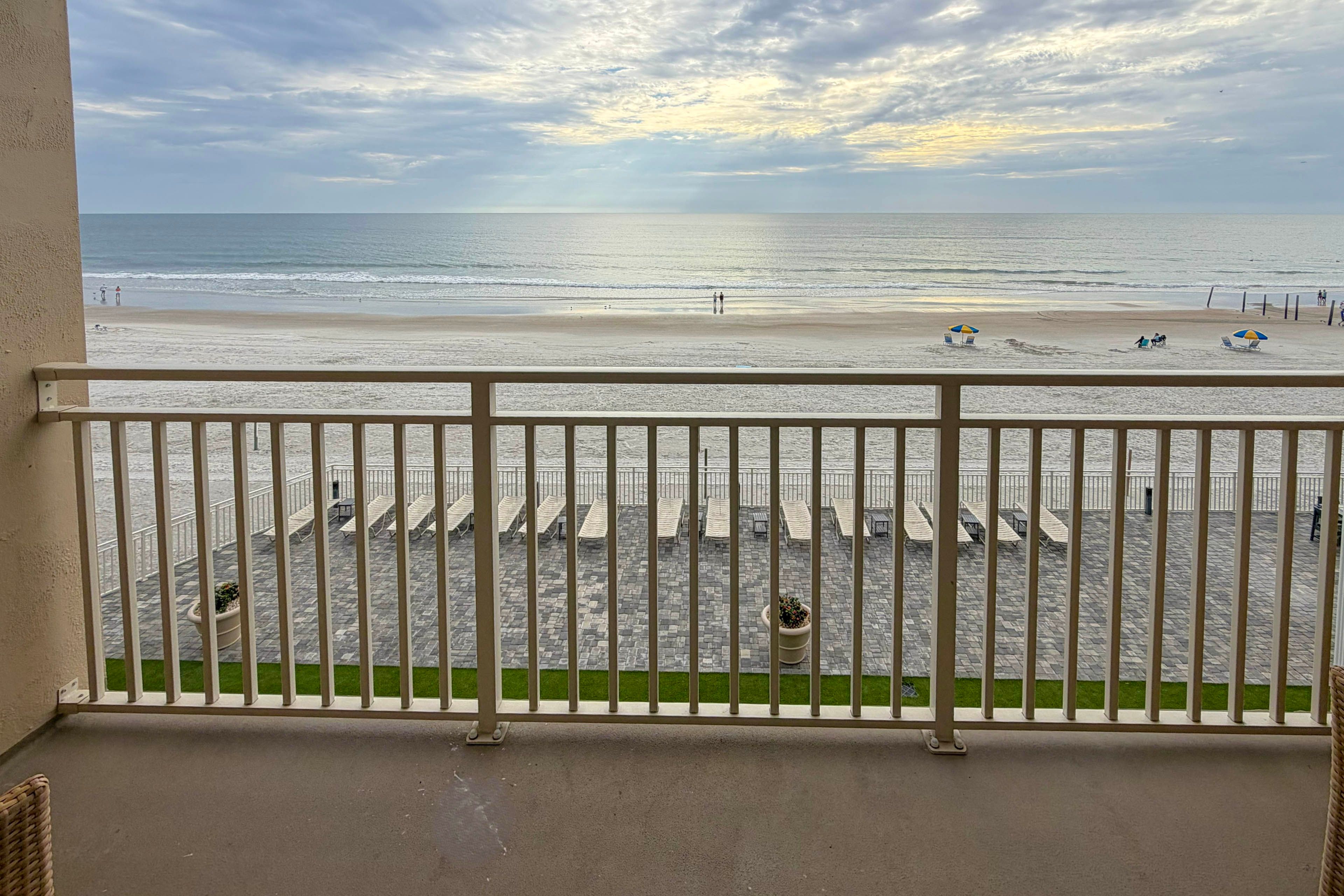 Daytona Beach Vacation Rental | Studio | 1BA | 350 Sq Ft | Step-Free Access