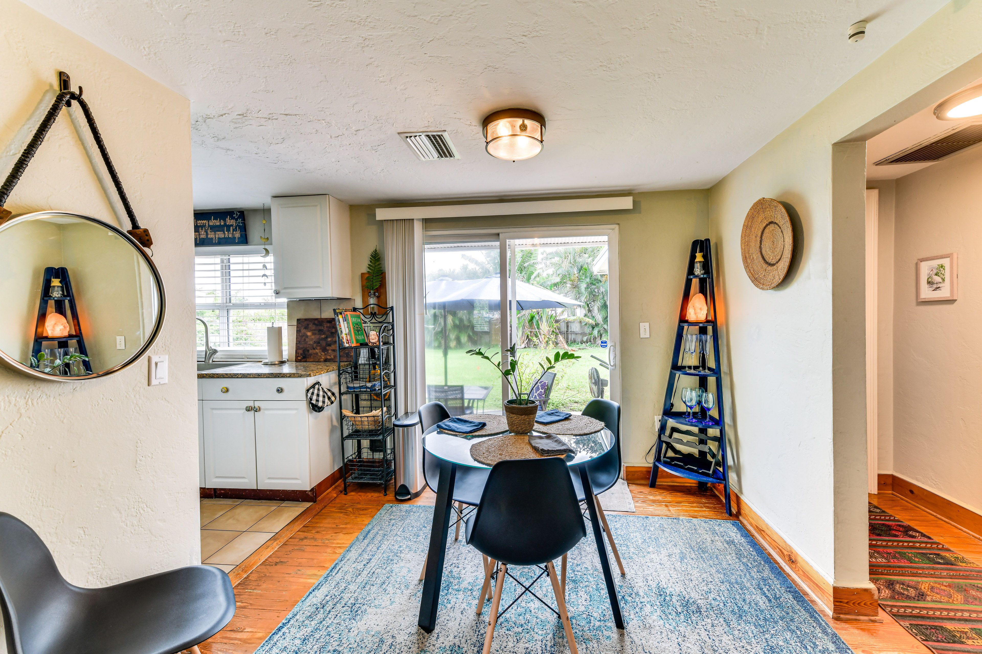 Dining Area | Dishware/Flatware Provided