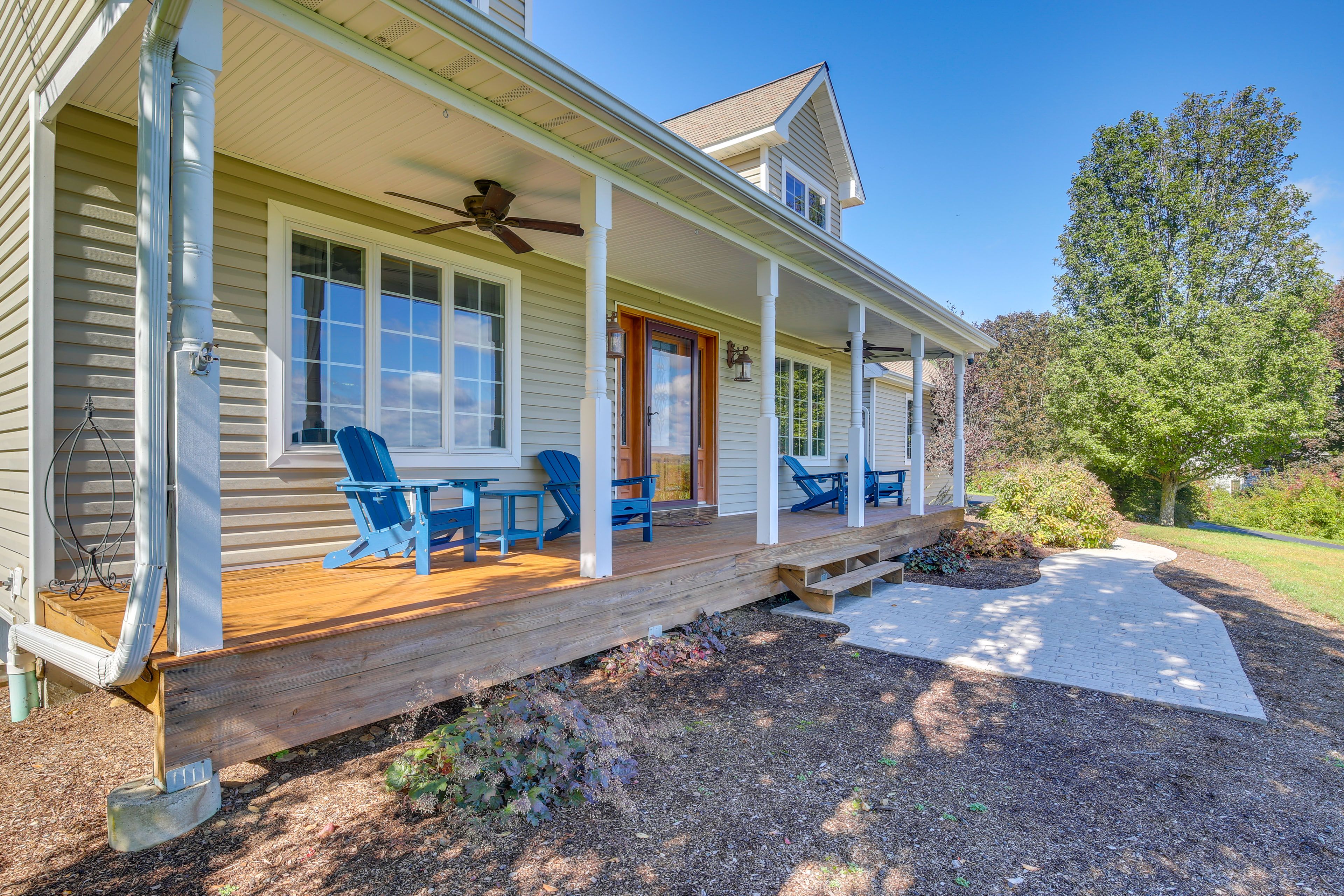 Covered Front Porch | Seating