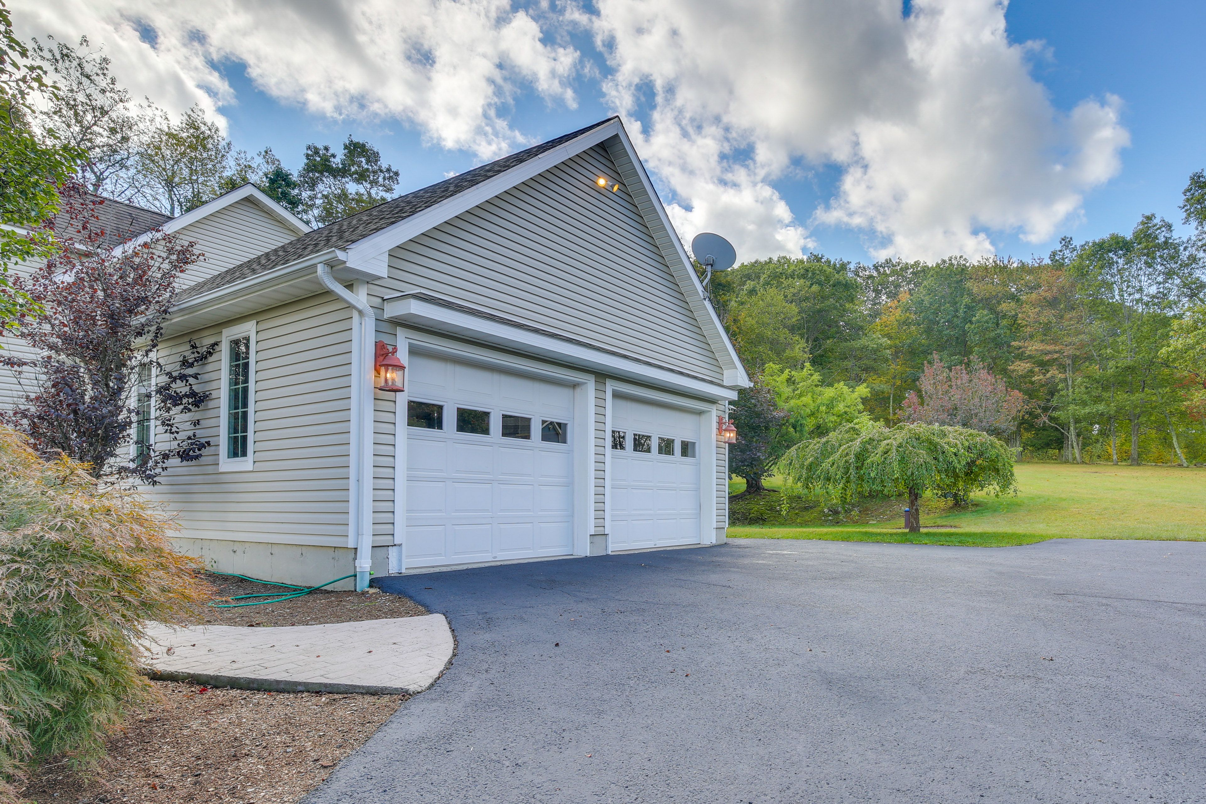 Parking | Driveway (3 Vehicles)