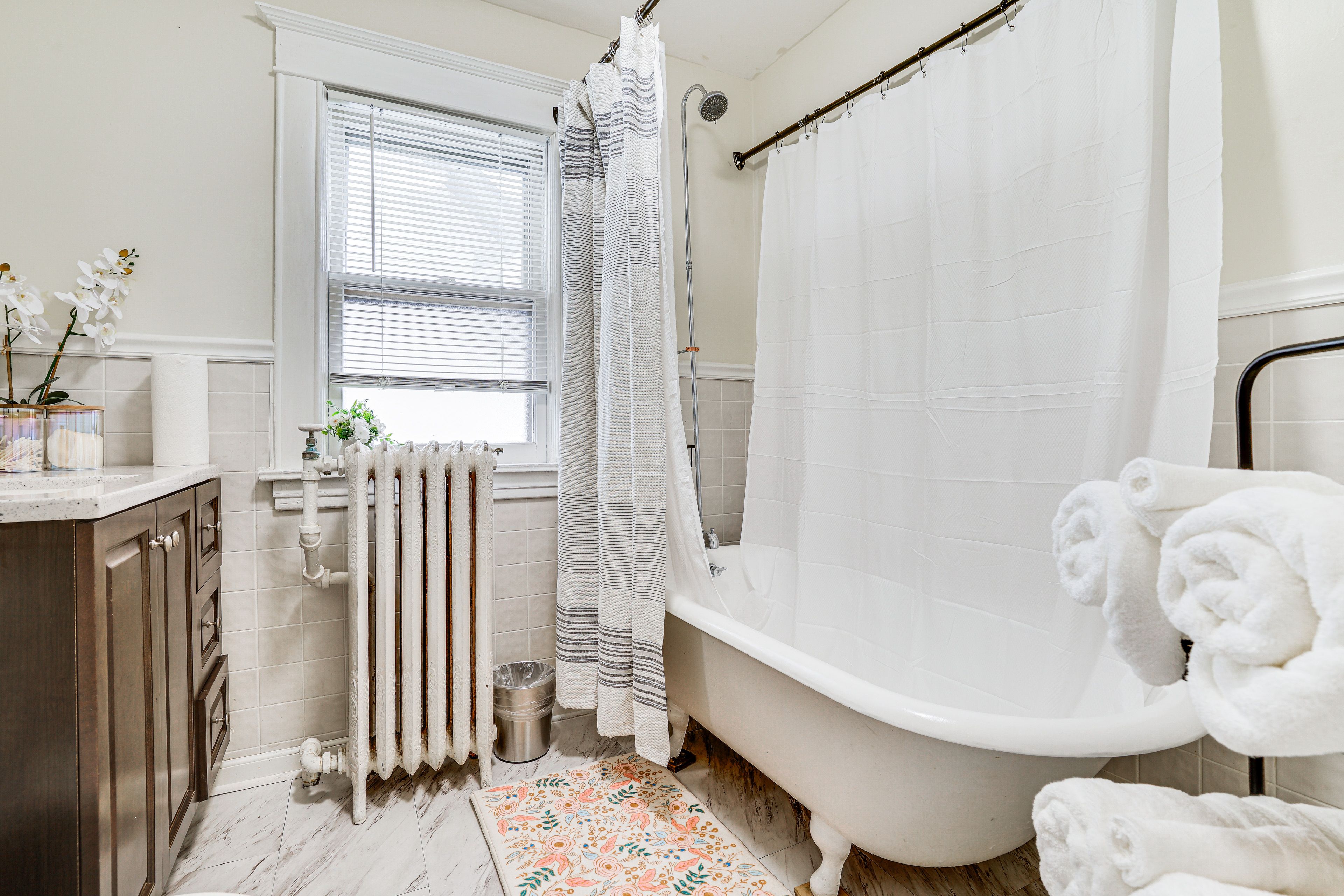 Full Bathroom | 2nd Floor