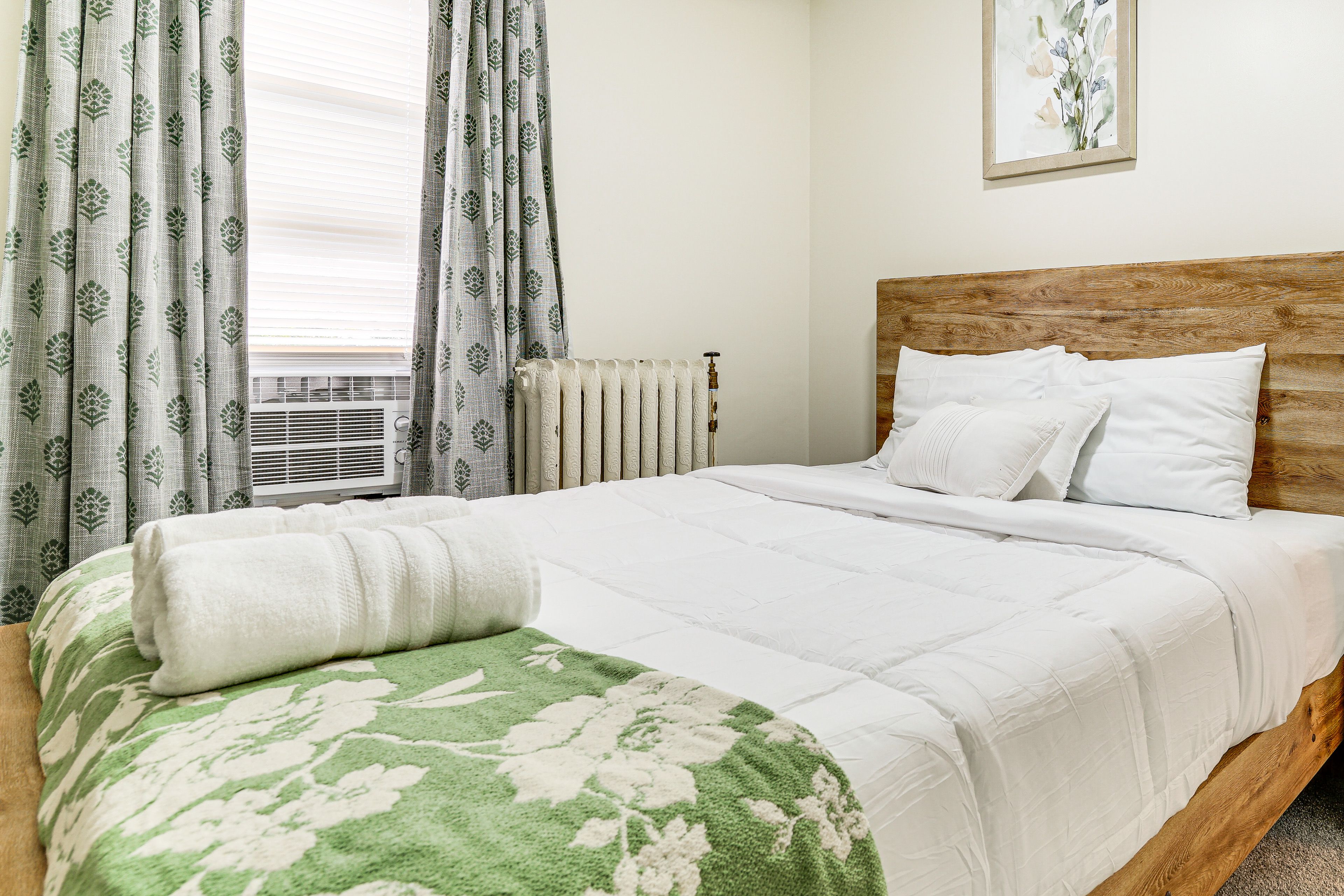 Bedroom 4 | Queen Bed | 2nd Floor