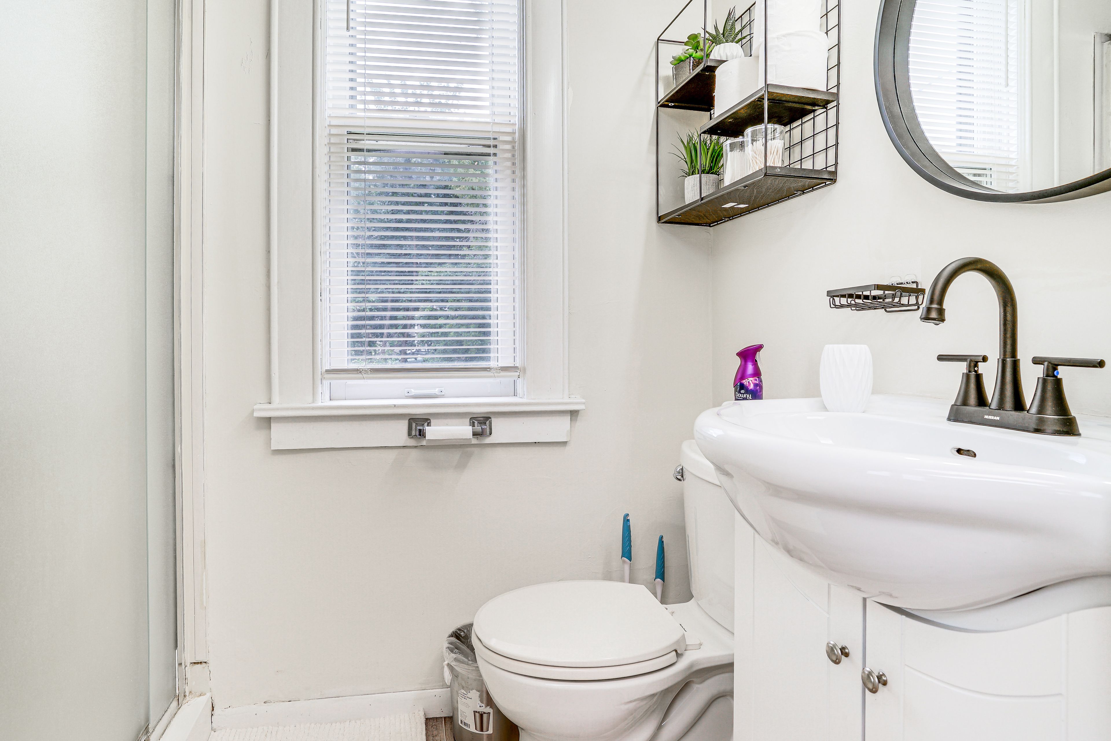 Full Bathroom | Towels Provided | 1st Floor