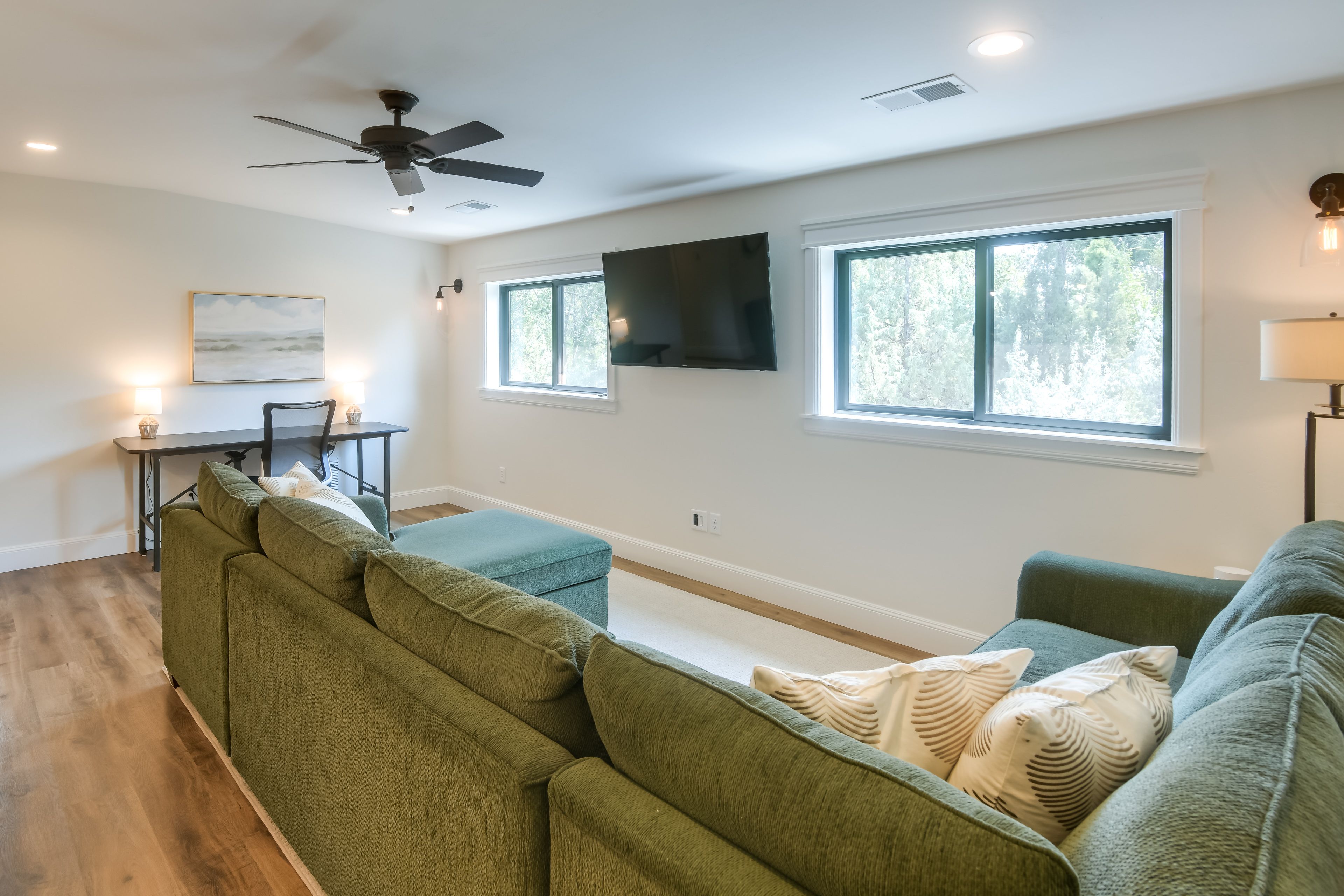 Living Room | Smart TV | Work Desk | Free WiFi