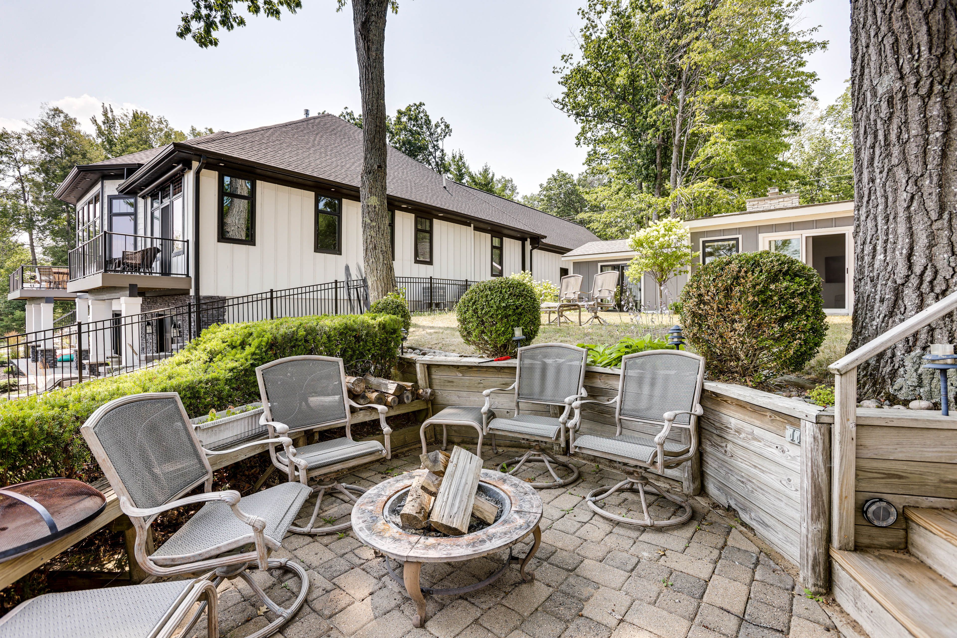 Fire Pit | Outdoor Seating
