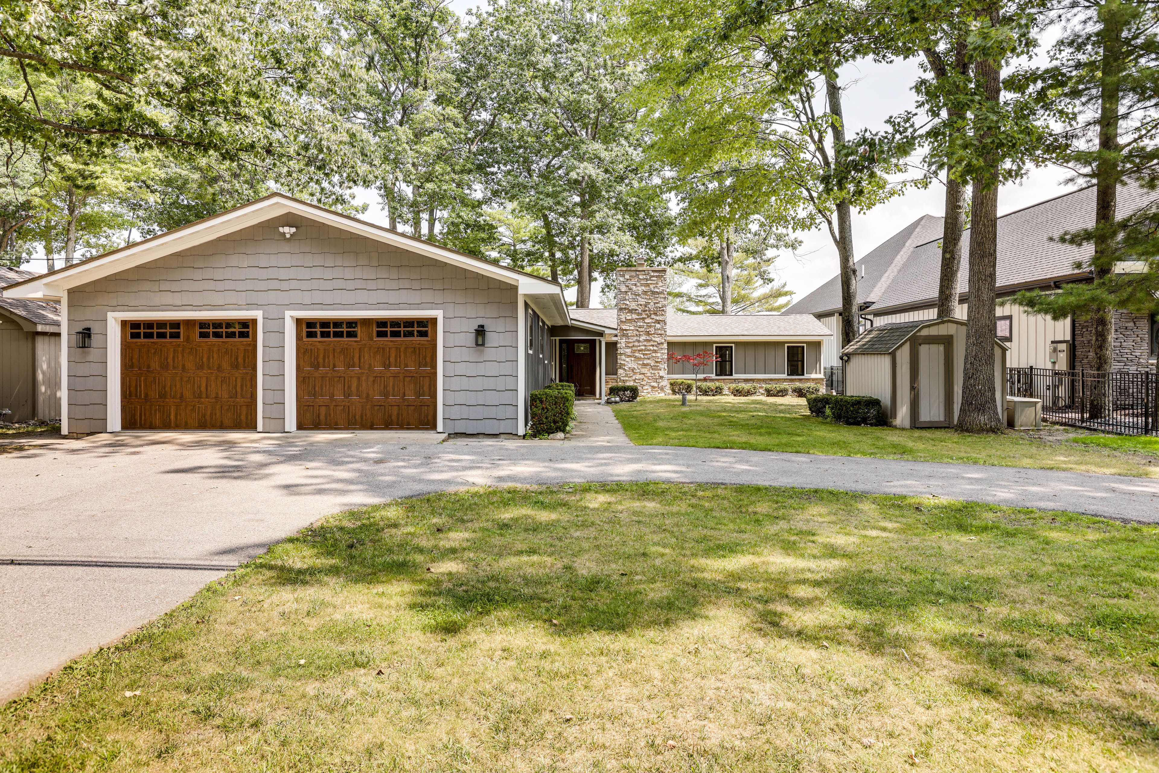 Exterior | Parking | Driveway (5 Vehicles)