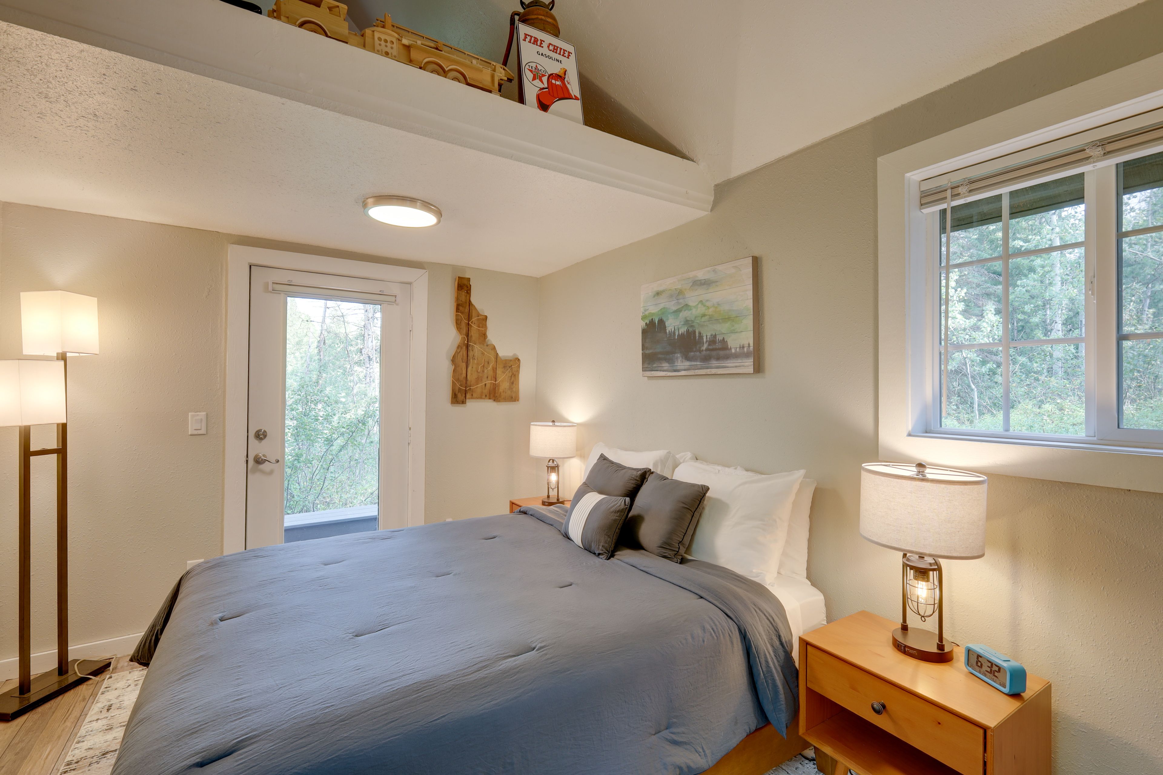Bedroom 1 | 1st Floor | Queen Bed | Linens Provided