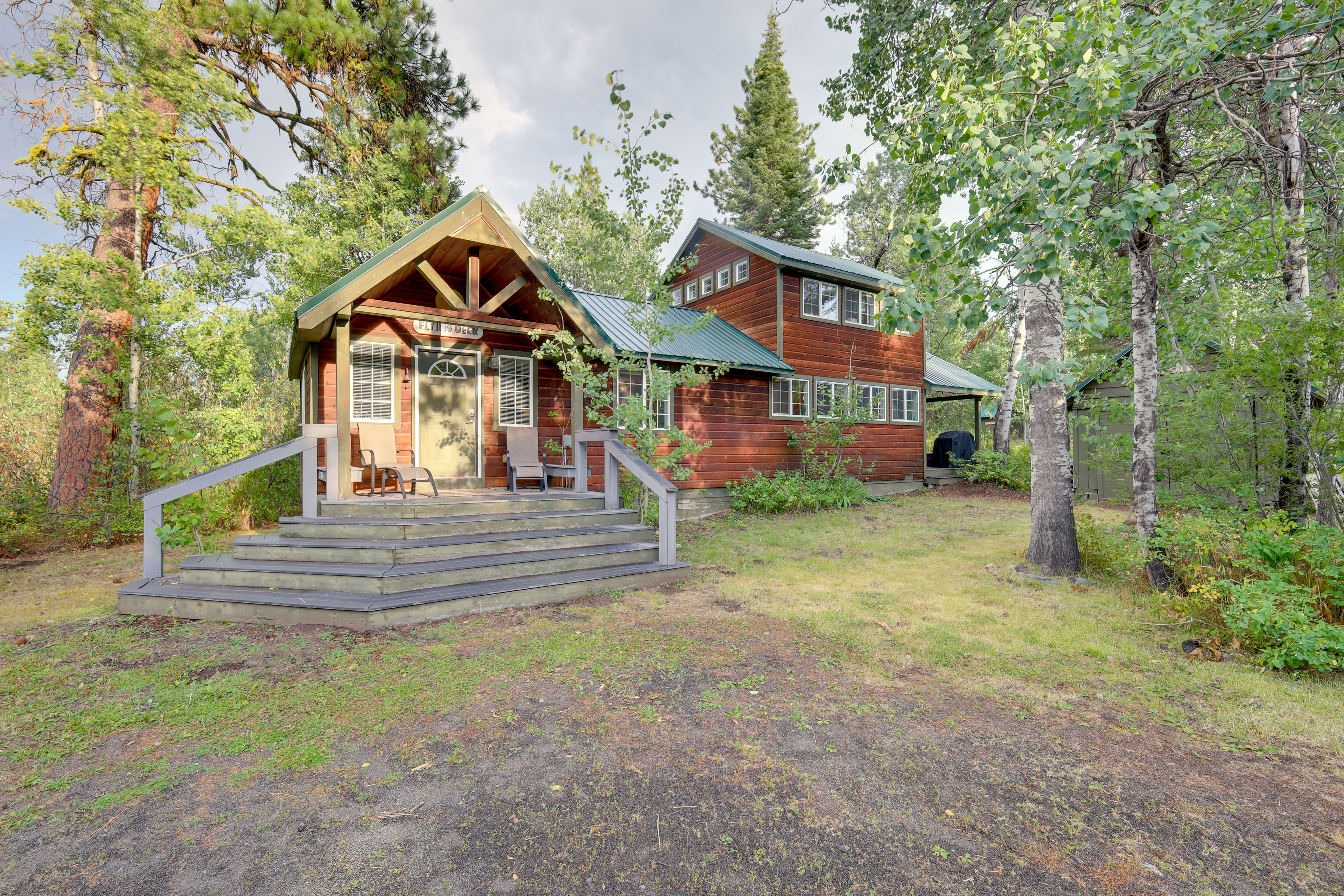 Exterior | Parking | Driveway (2 Vehicles)