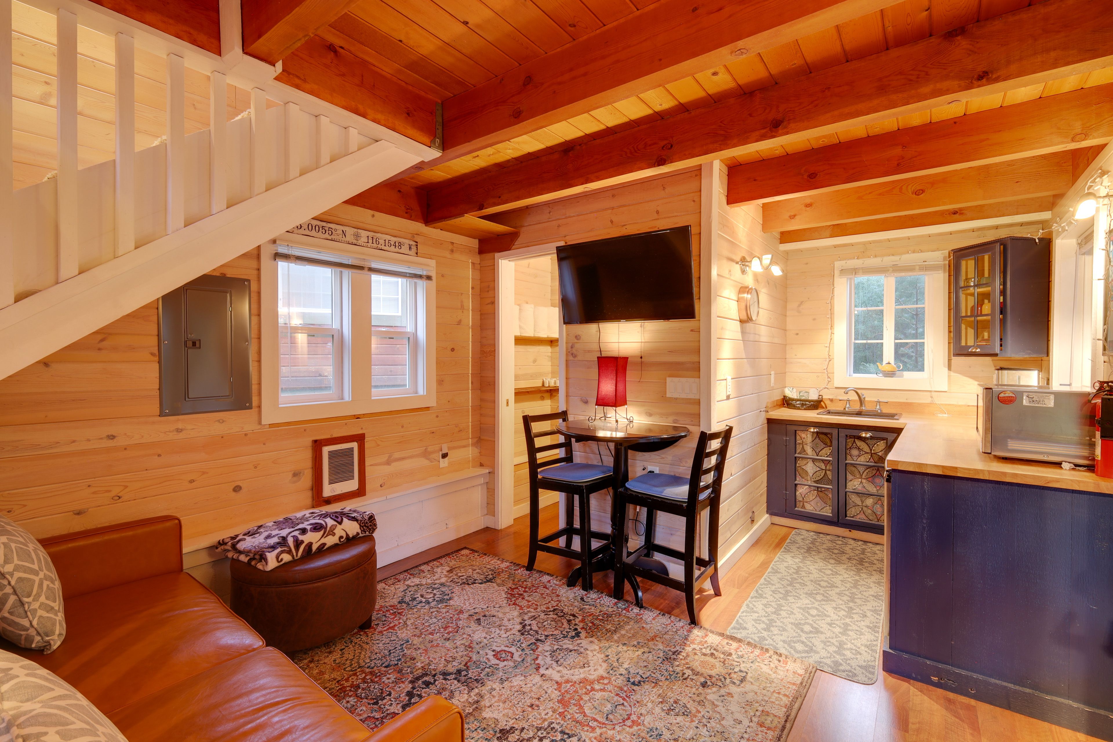 Living Room | 1st Floor | Sleeper Sofa | Baseboard Heating | Free WiFi