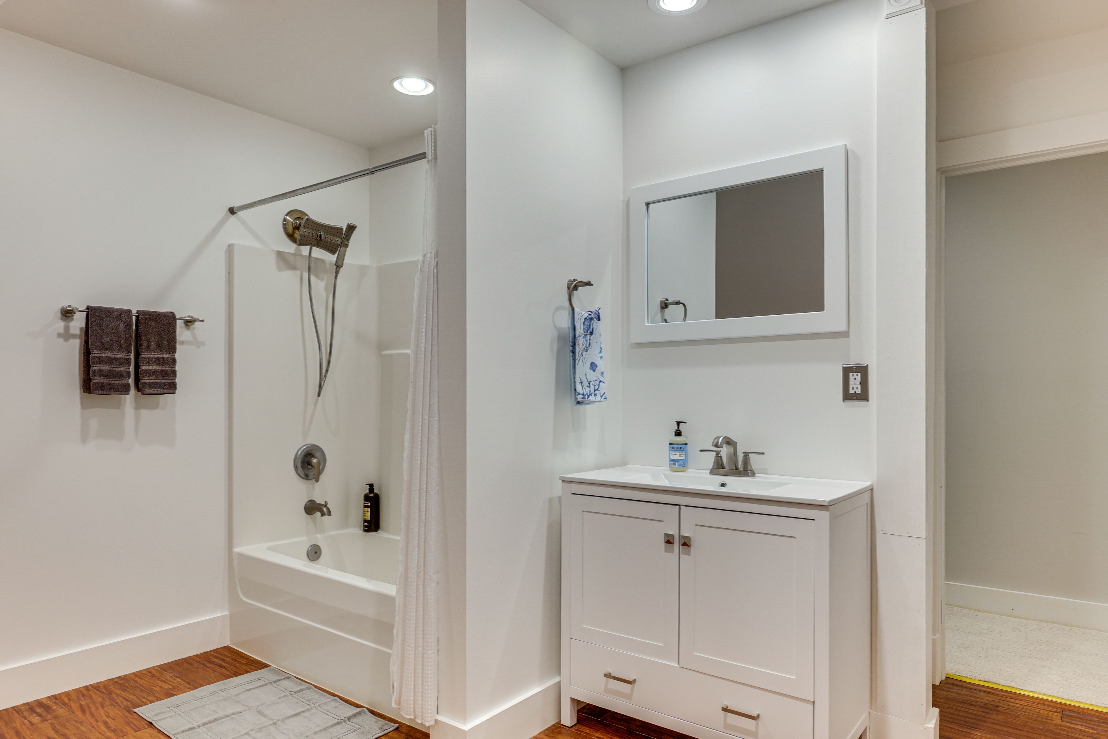 Full Bathroom | 2nd Floor