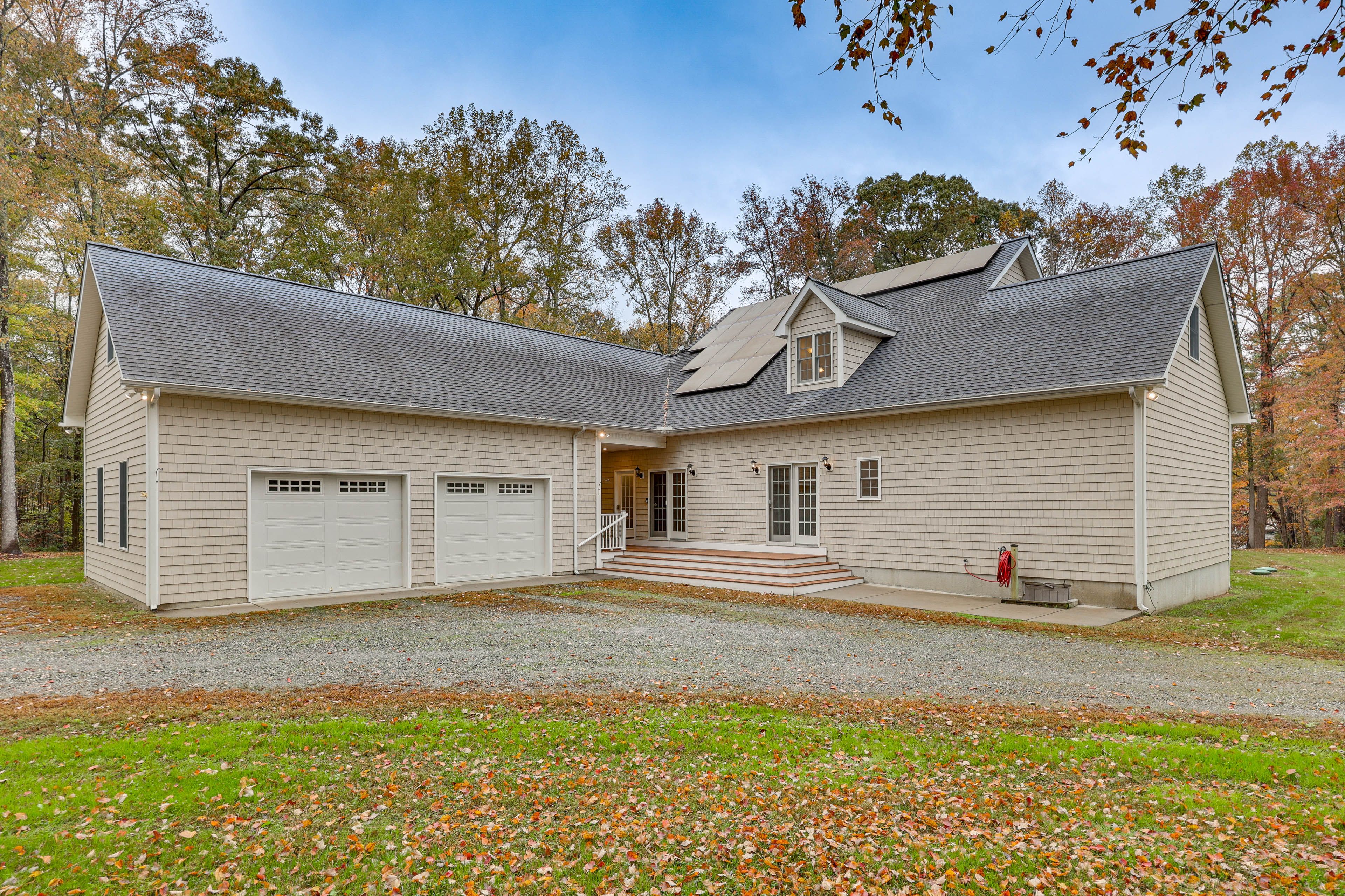 Parking | Driveway (6 Vehicles) | Boat Trailer Parking Available