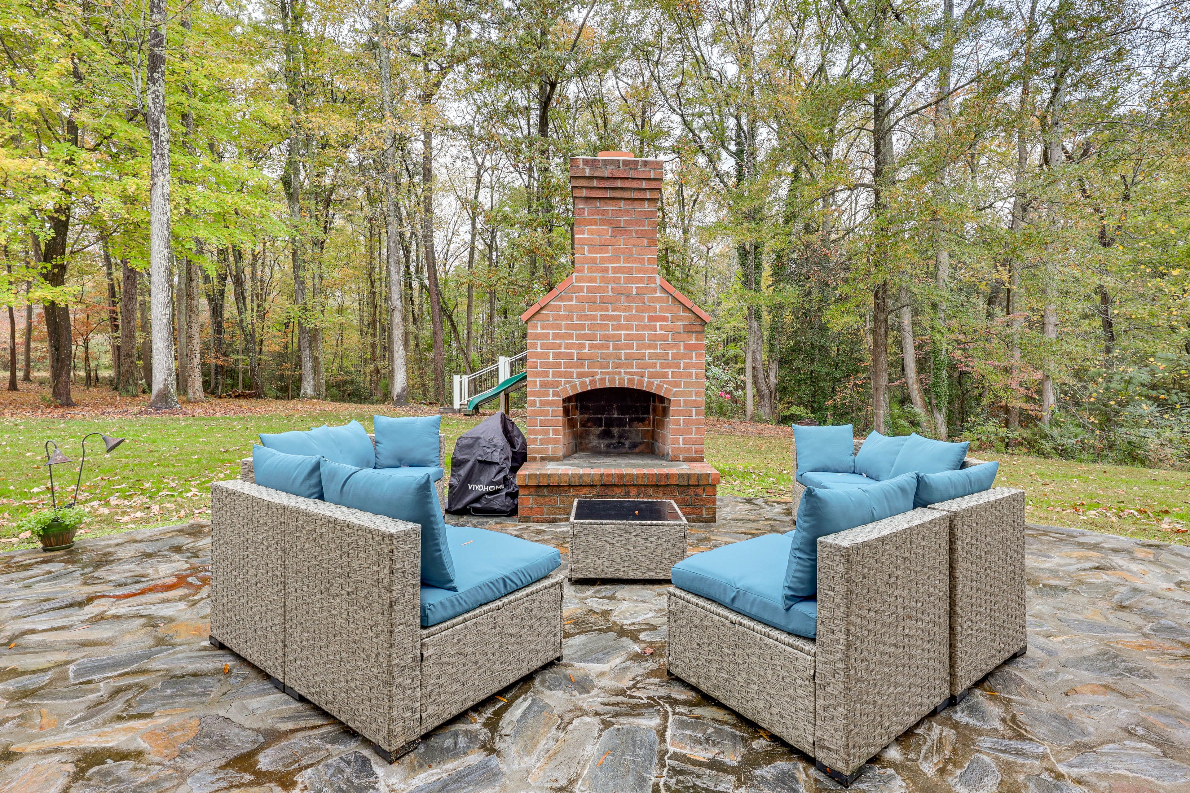 Lancaster Vacation Rental | 5BR | 3.BA | 4,378 Sq Ft | Exterior Stairs Required