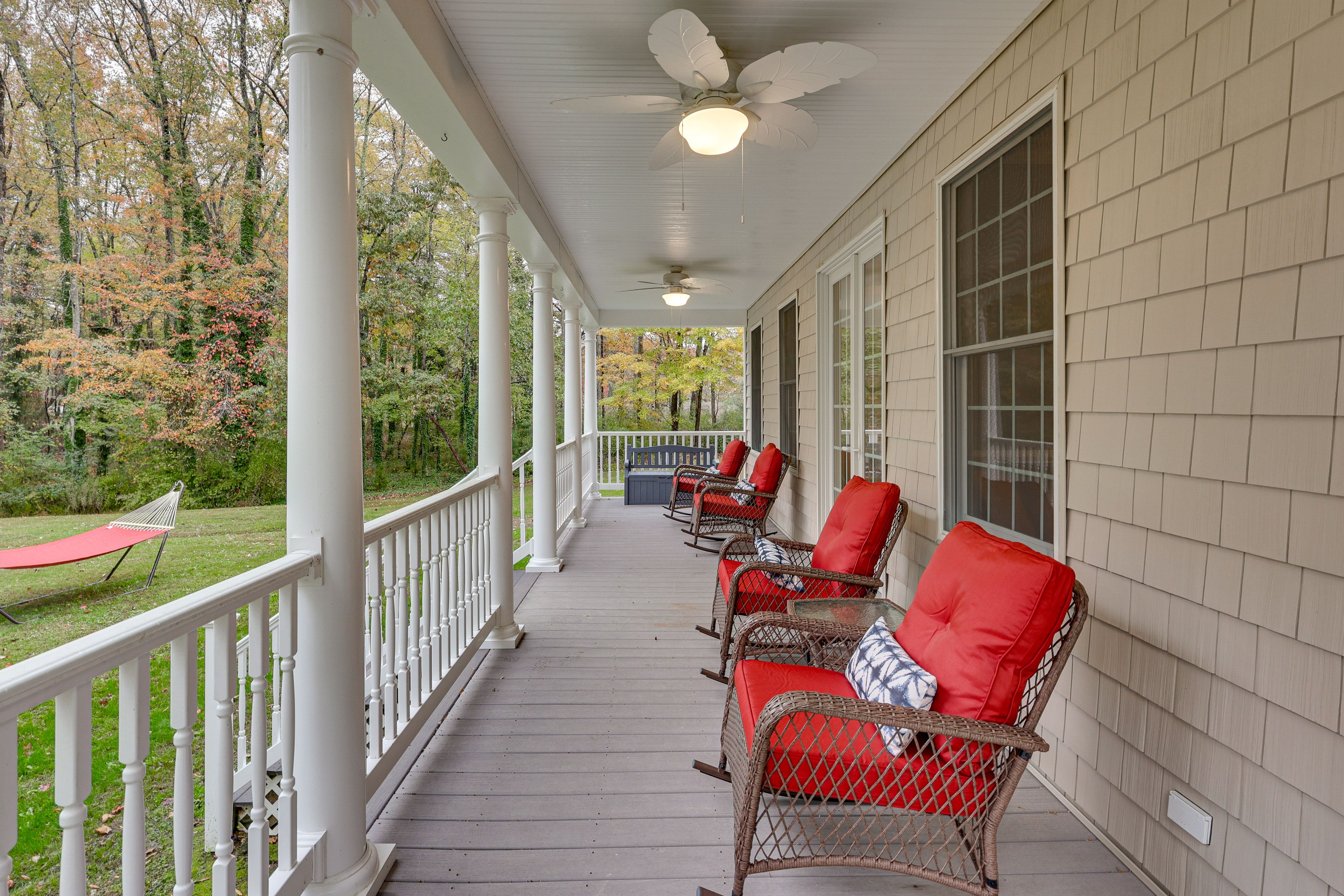 Covered Porch w/ Seating