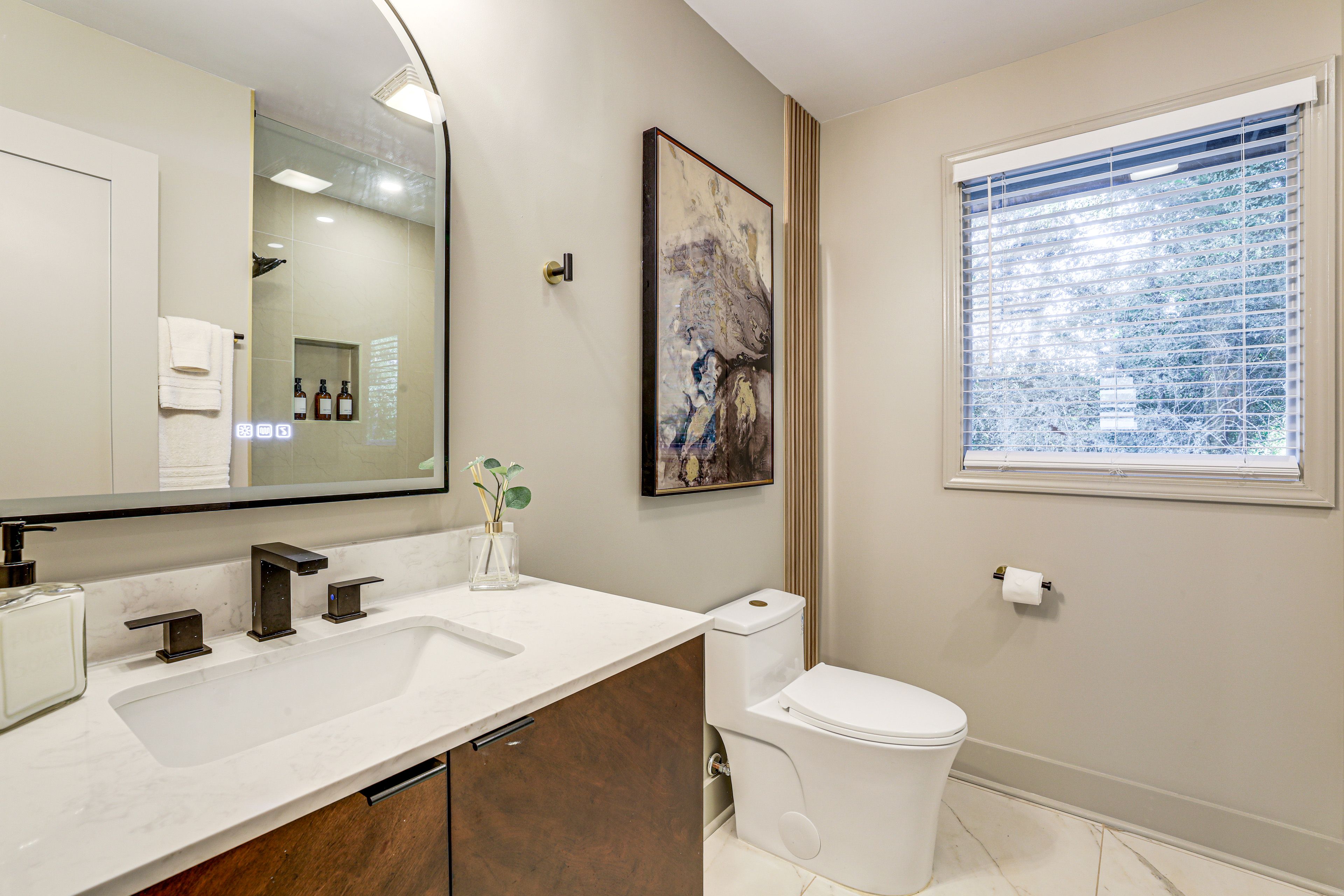 Full Bathroom | Complimentary Toiletries