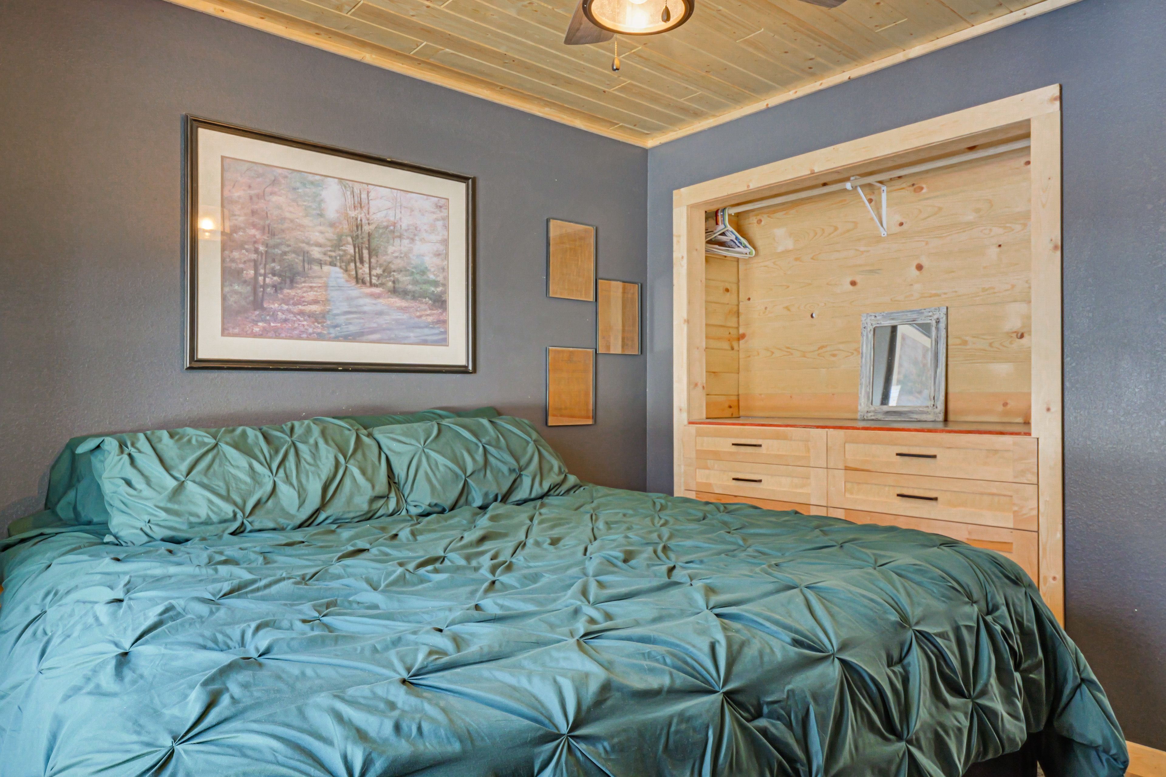 Bedroom 1 | King Bed | 1st Floor