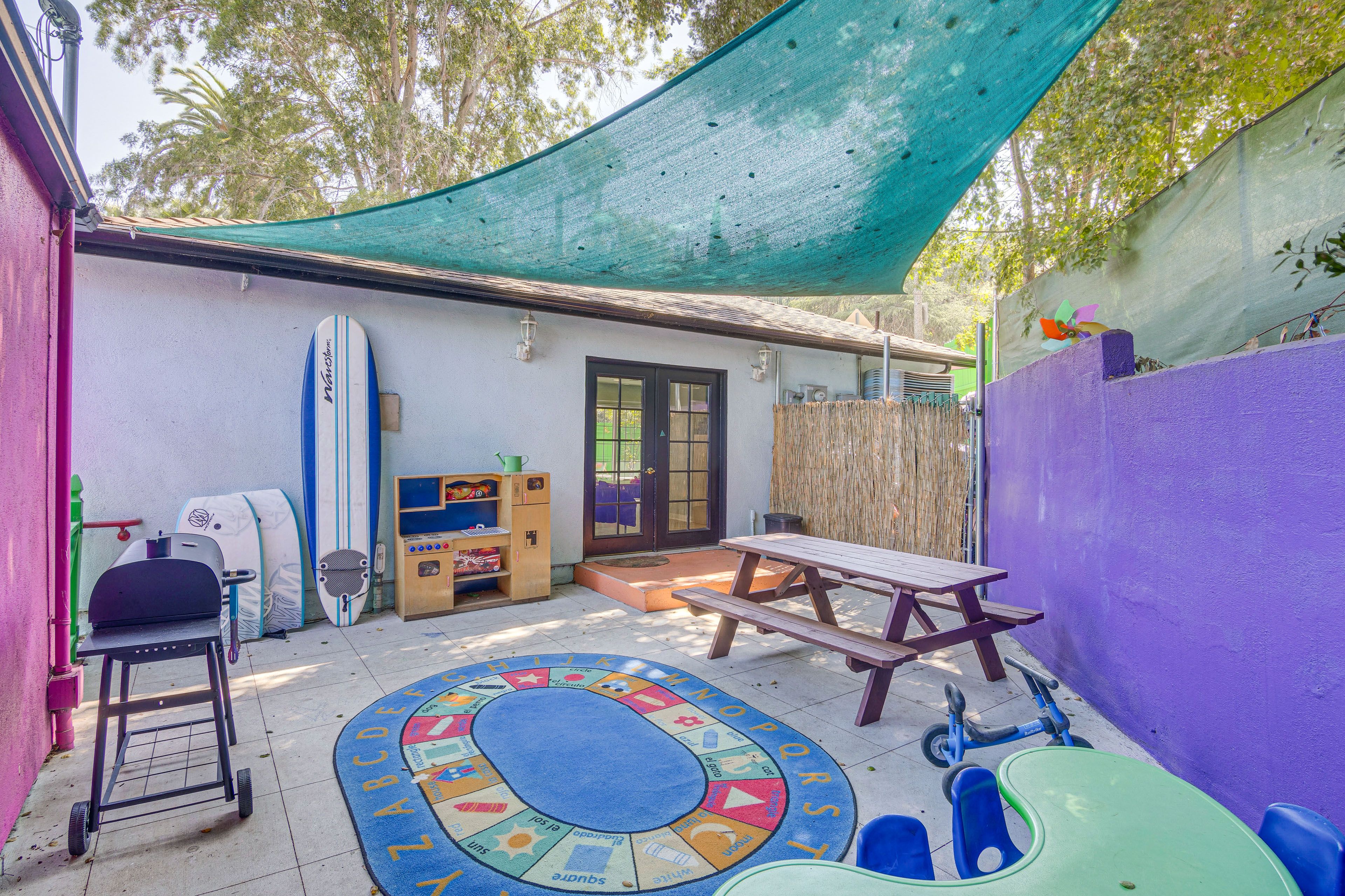 Private Patio | Picnic Area | Kids' Toys | 6 Mi to Los Angeles Zoo