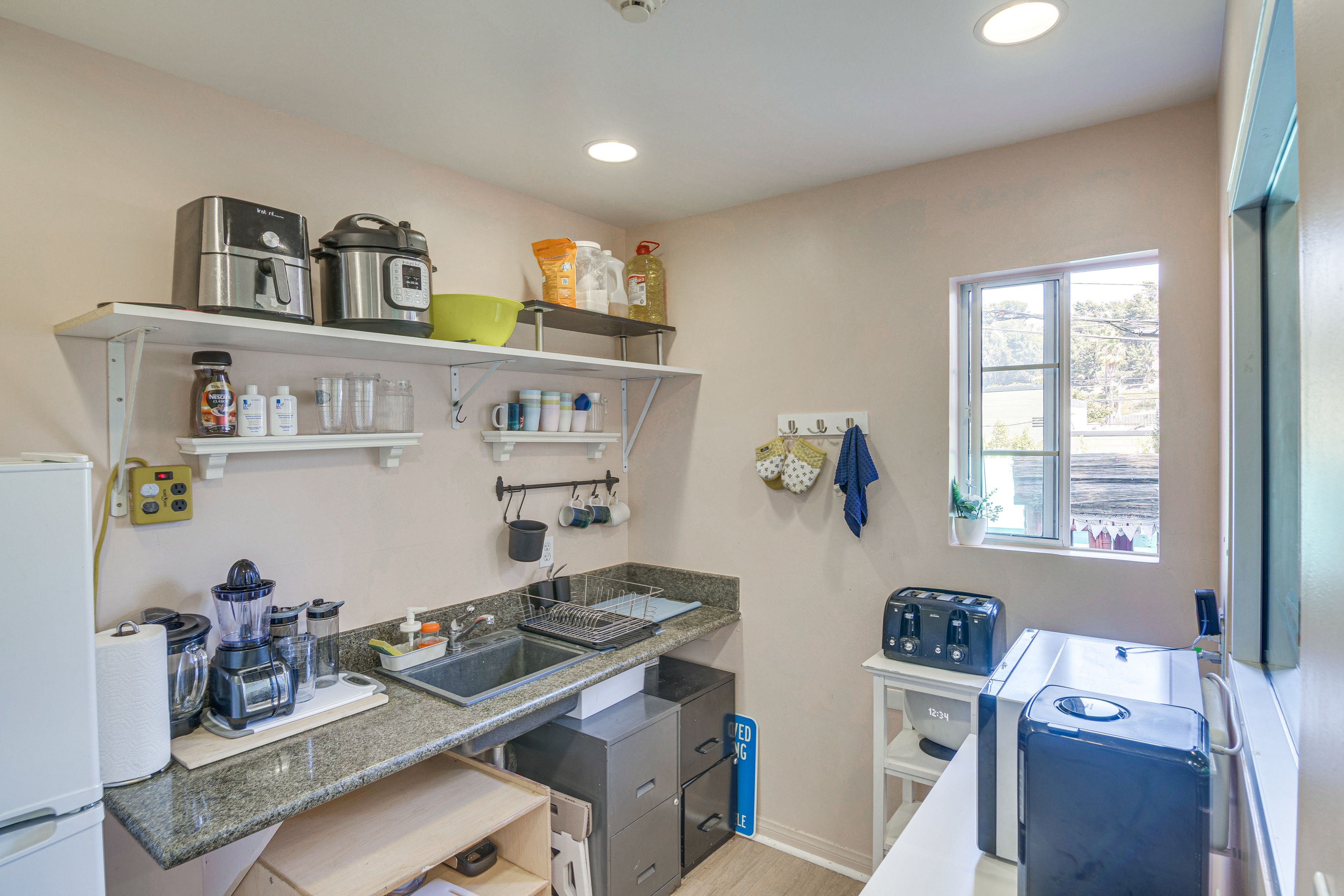 Kitchenette | Keurig Coffee Maker | Air Fryer | Blender | Cooking Basics