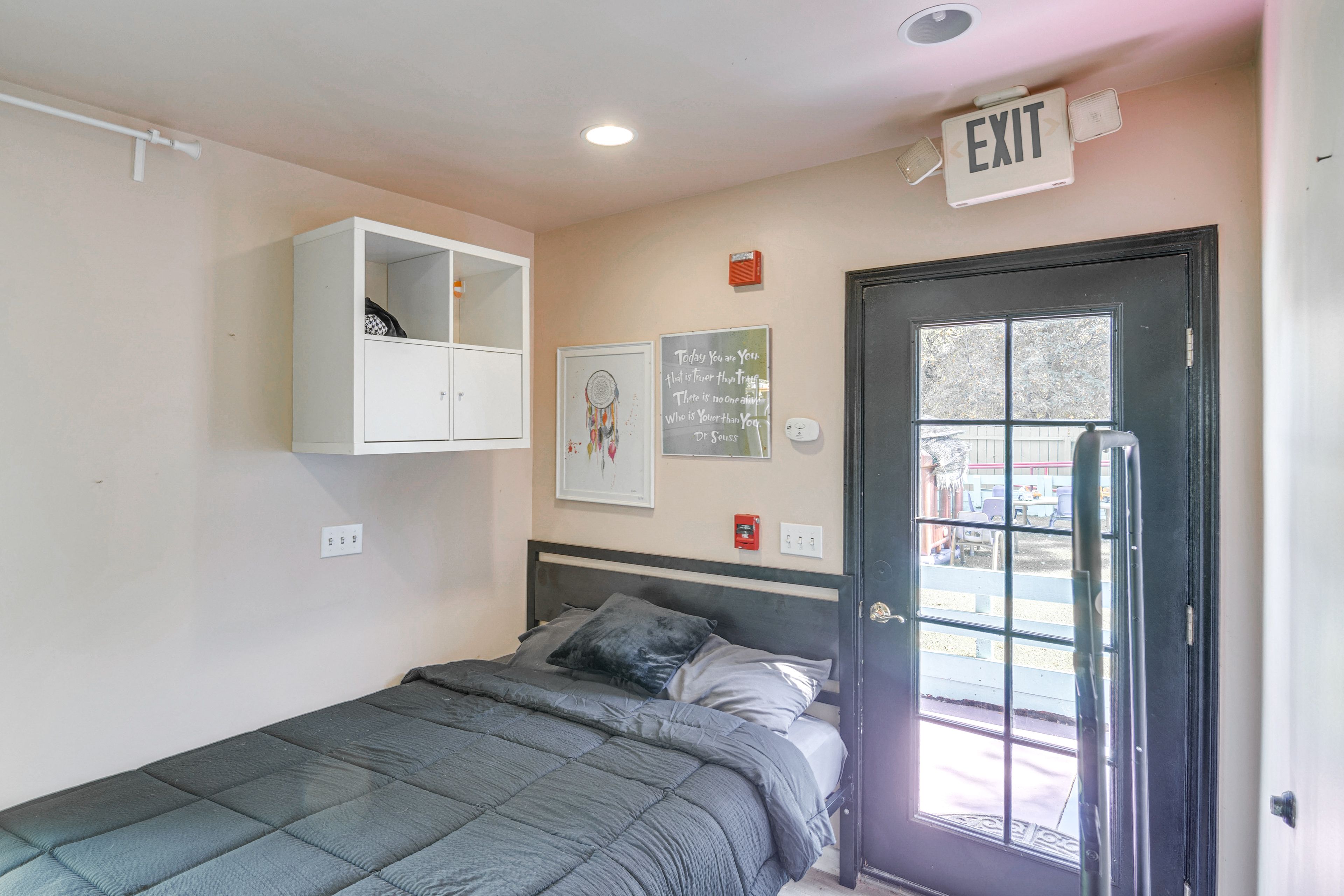 Bedroom (Casita) | Queen Bed | Linens Provided