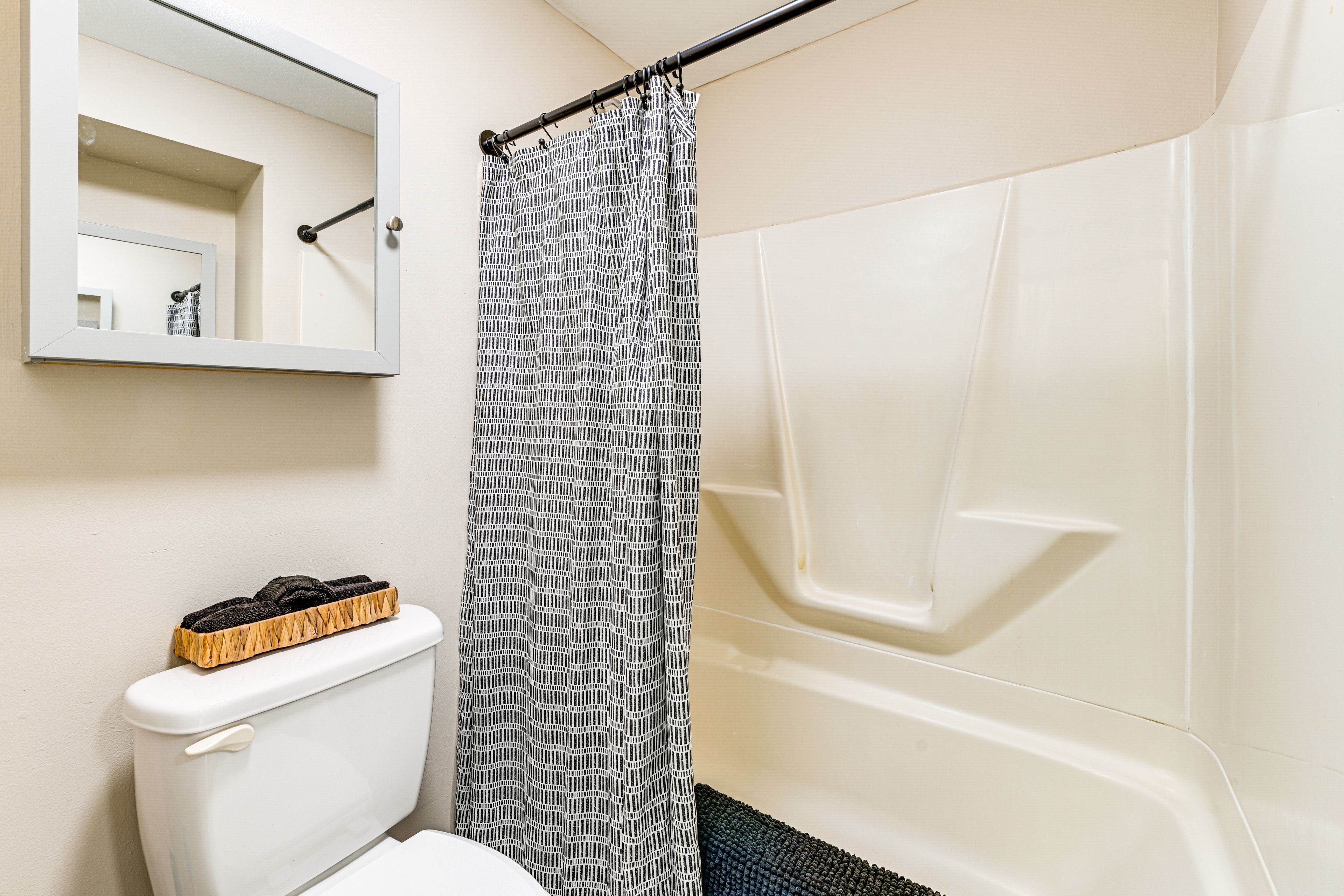 Full Bathroom | 1st Floor
