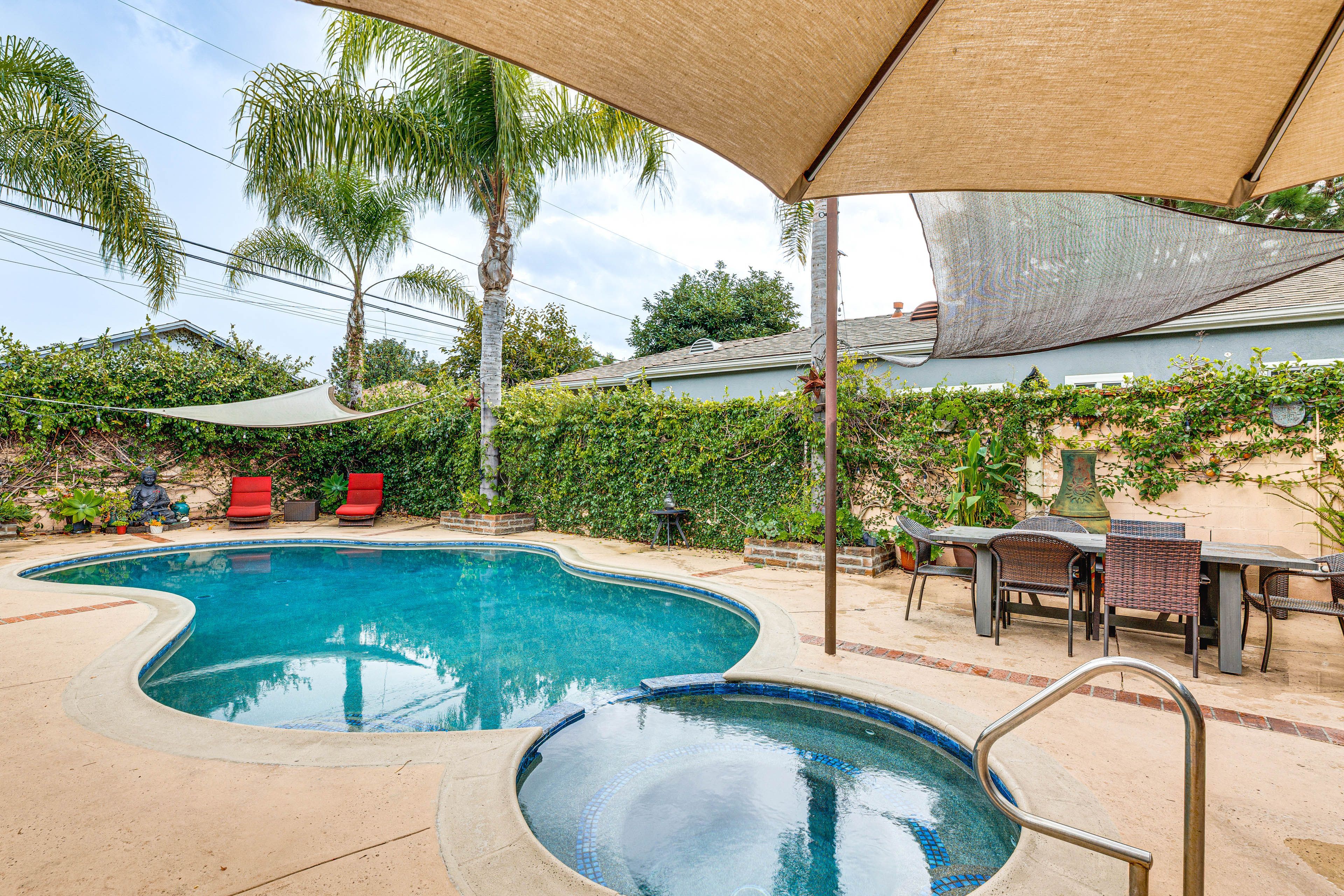 Shared Outdoor Space | Washer & Dryer