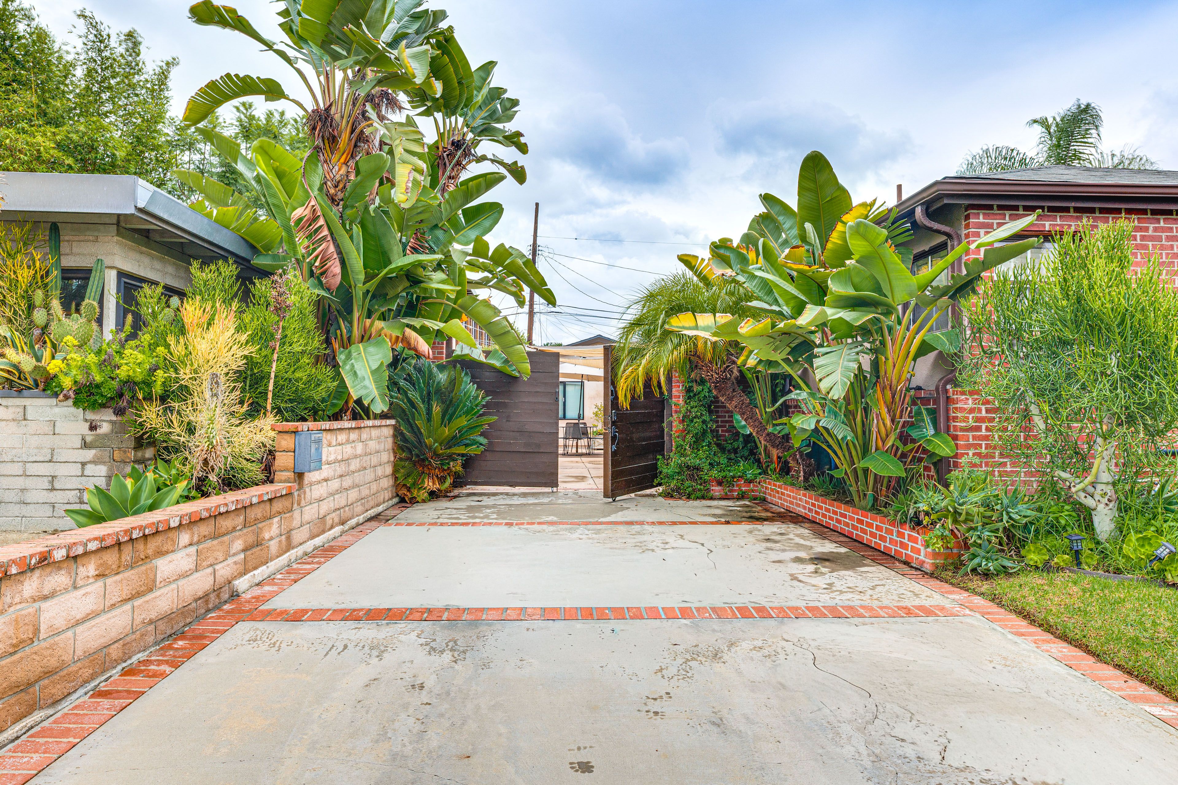 Parking | Free Street Parking (First-Come, First-Served)