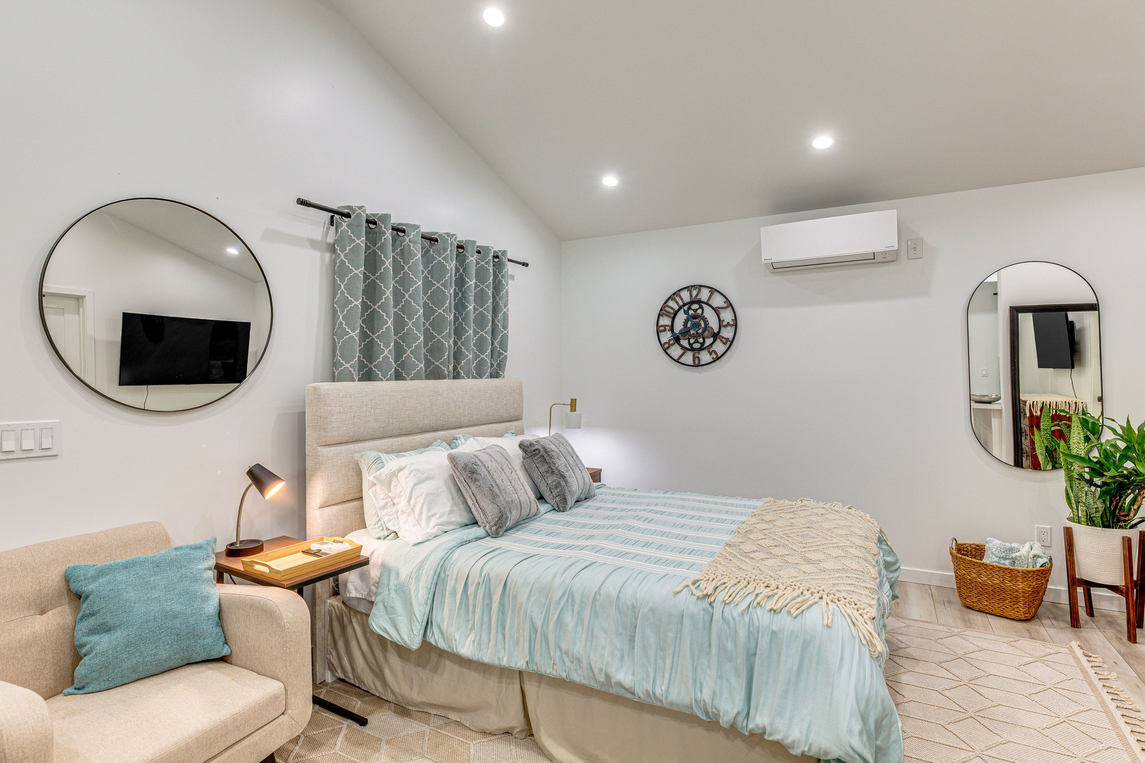 Studio Interior | Queen Bed | Free WiFi | Smart TV | Mini-Split A/C & Heat