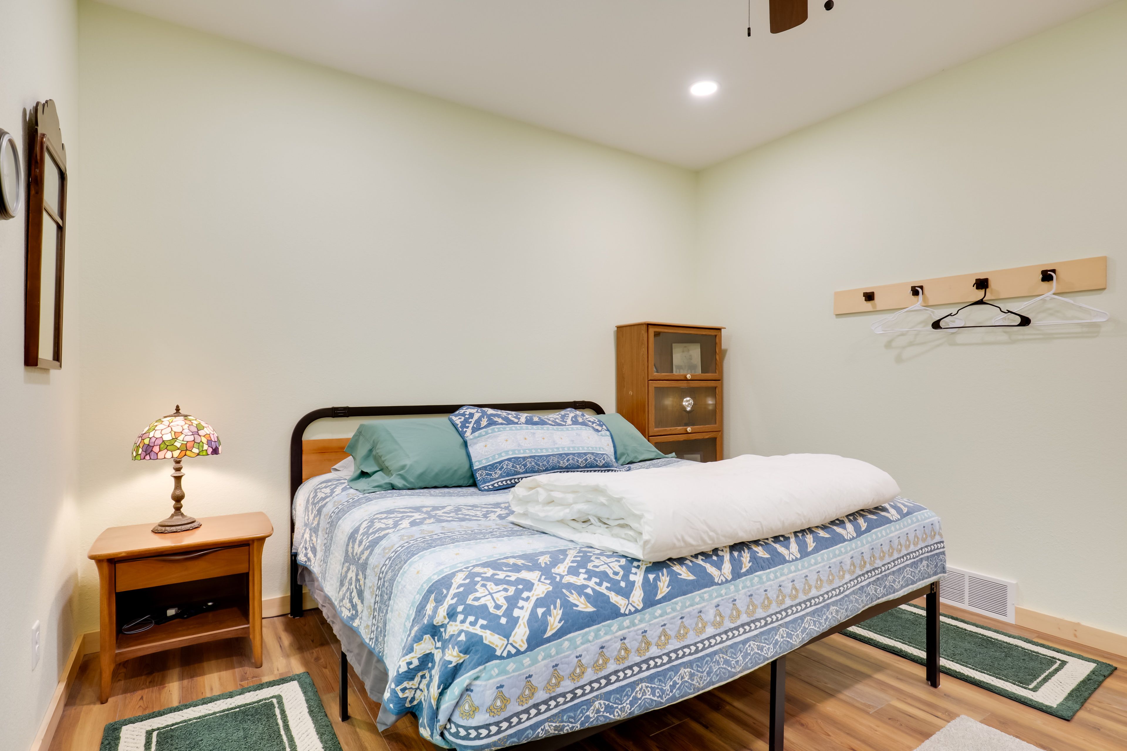 Bedroom 1 | King Bed | Smart TV | 1st Floor