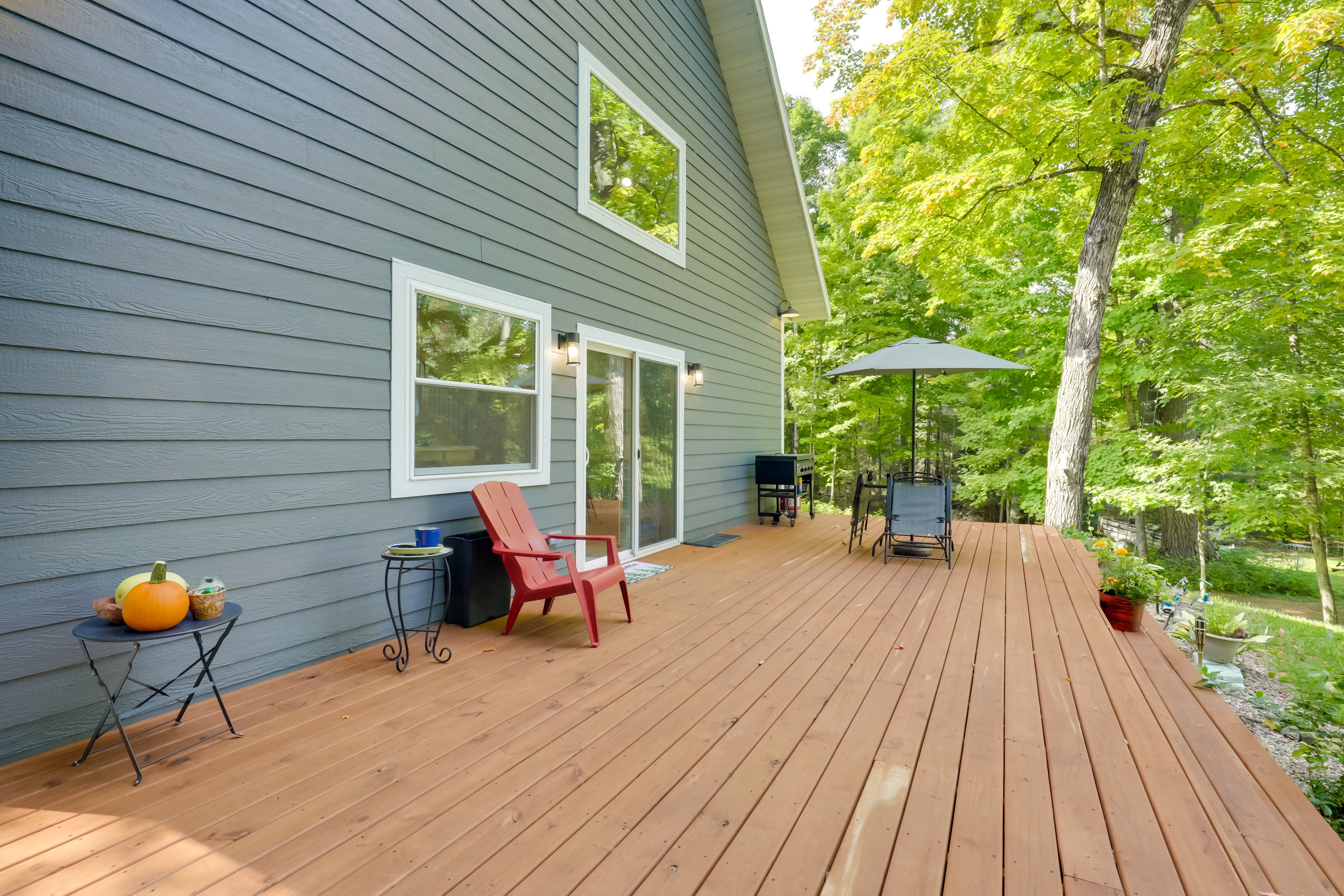 Deck | Gas Grill | Dining Area