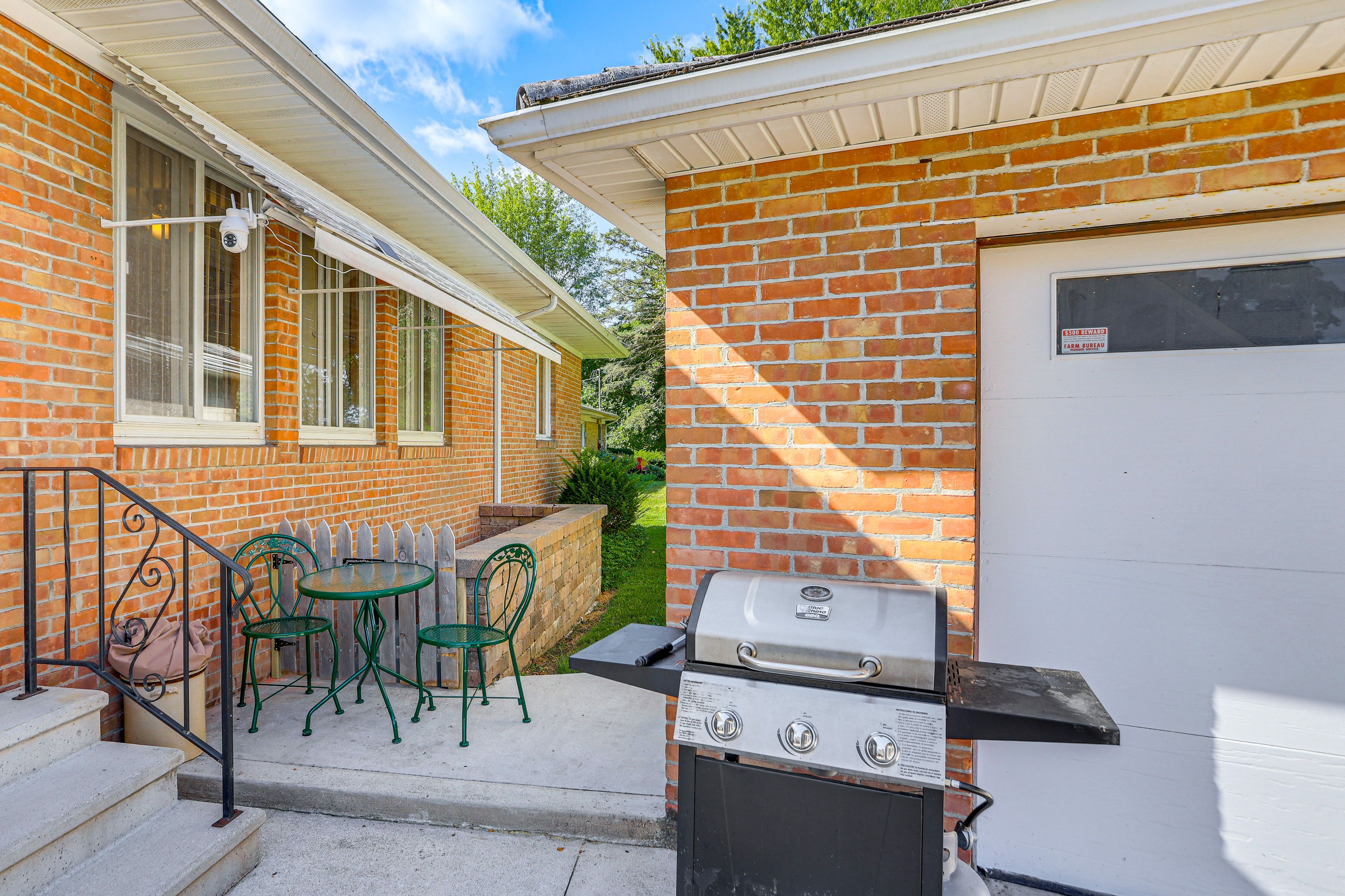 Outdoor Space | Free Street Parking