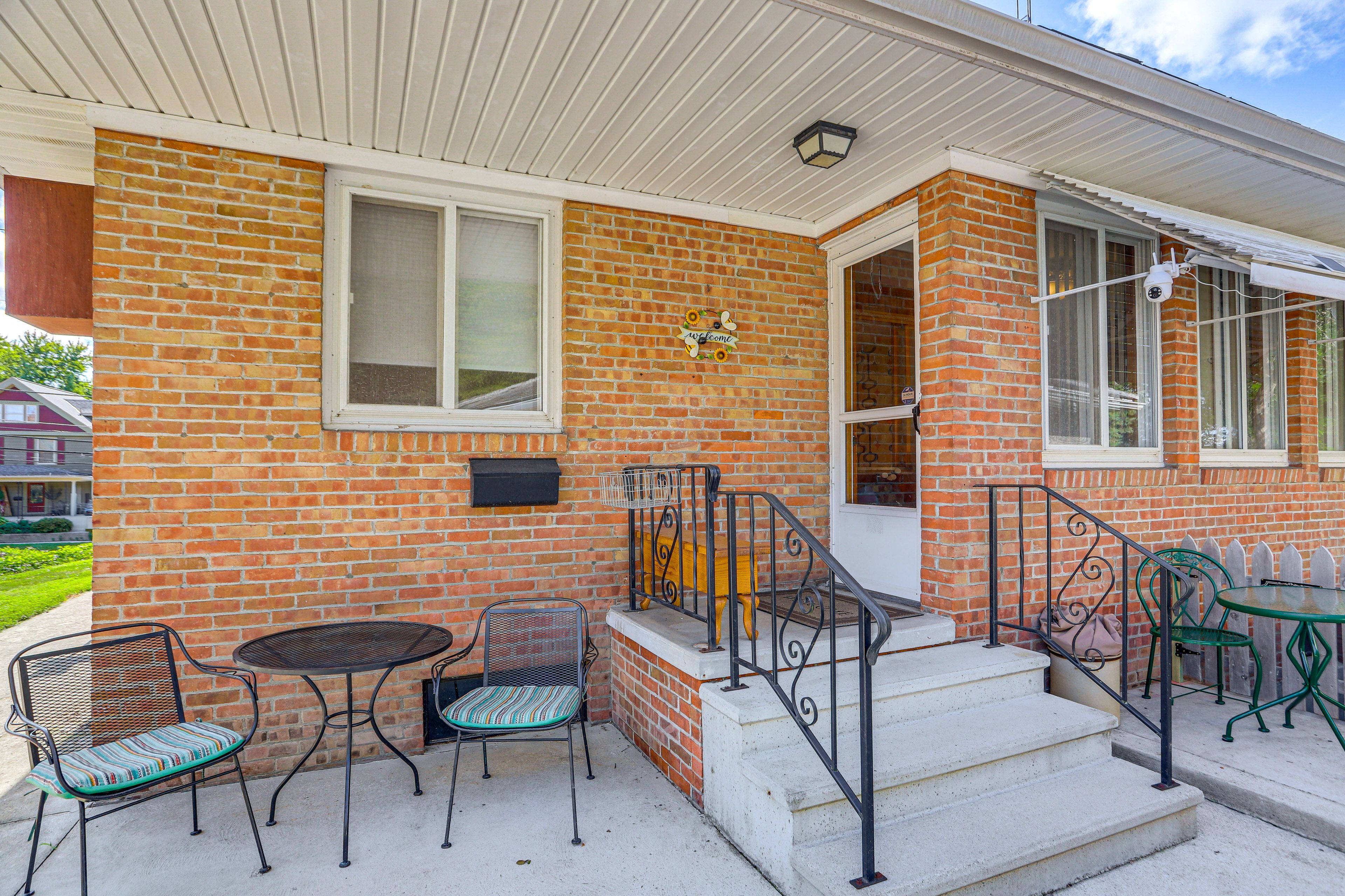 Outdoor Space | Dining Areas | Gas Grill (Propane Provided)