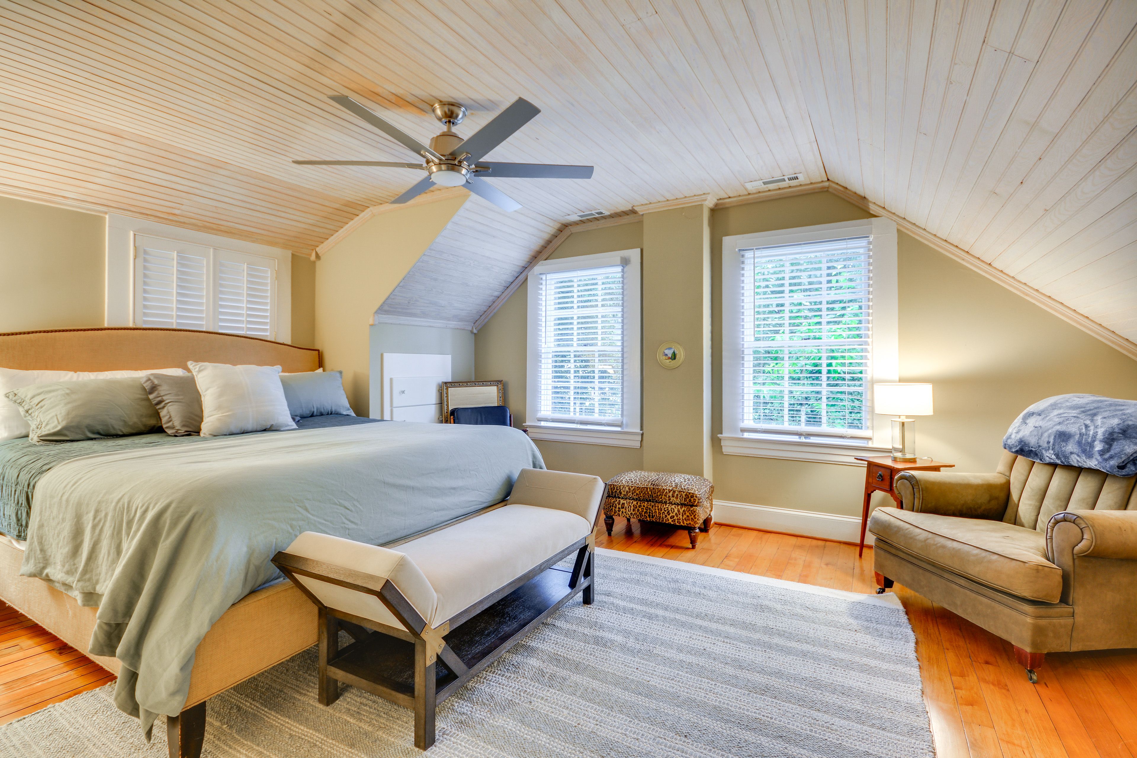 Bedroom | King Bed | 2nd Floor