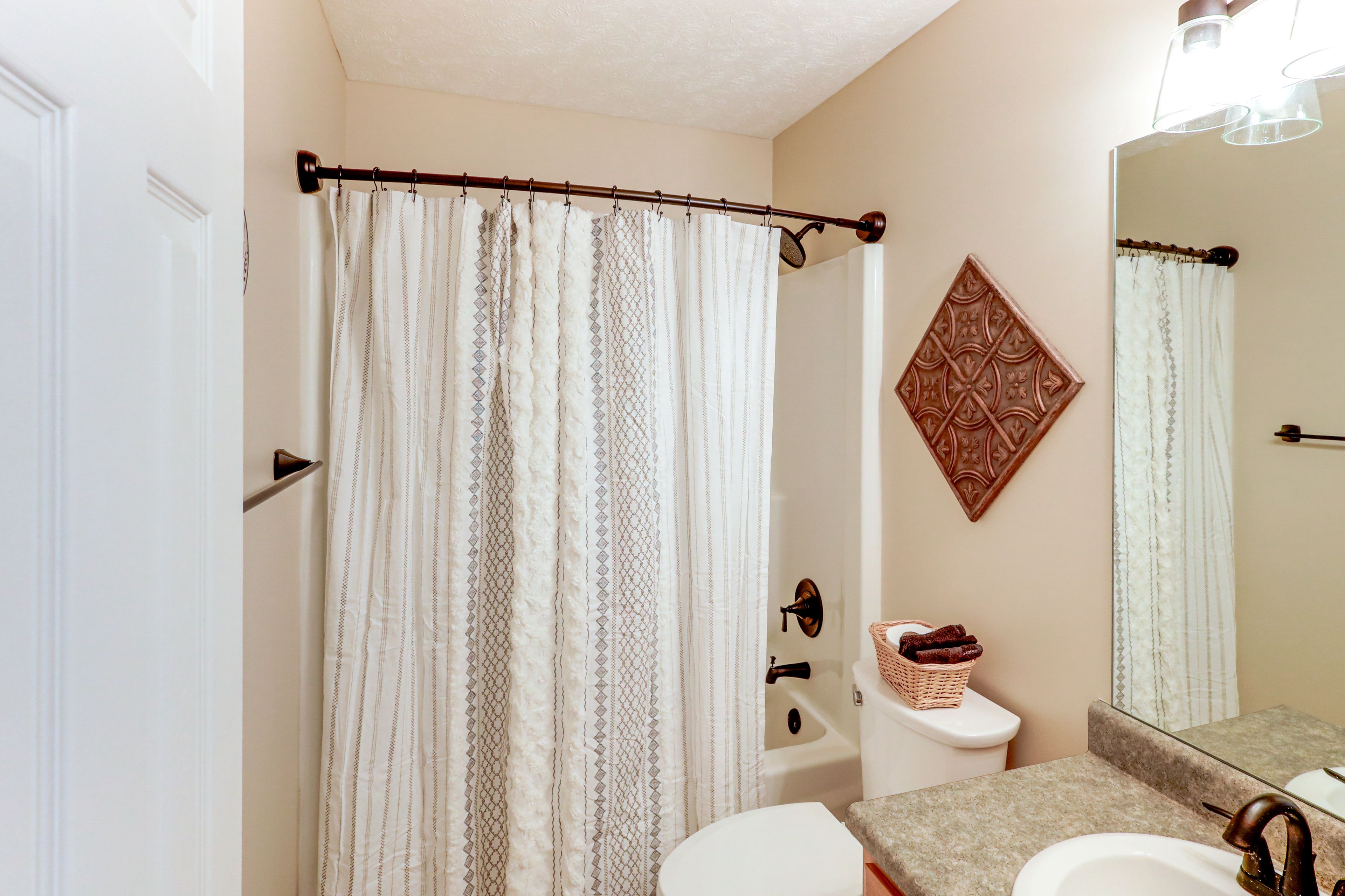 Full Bathroom | 2nd Floor